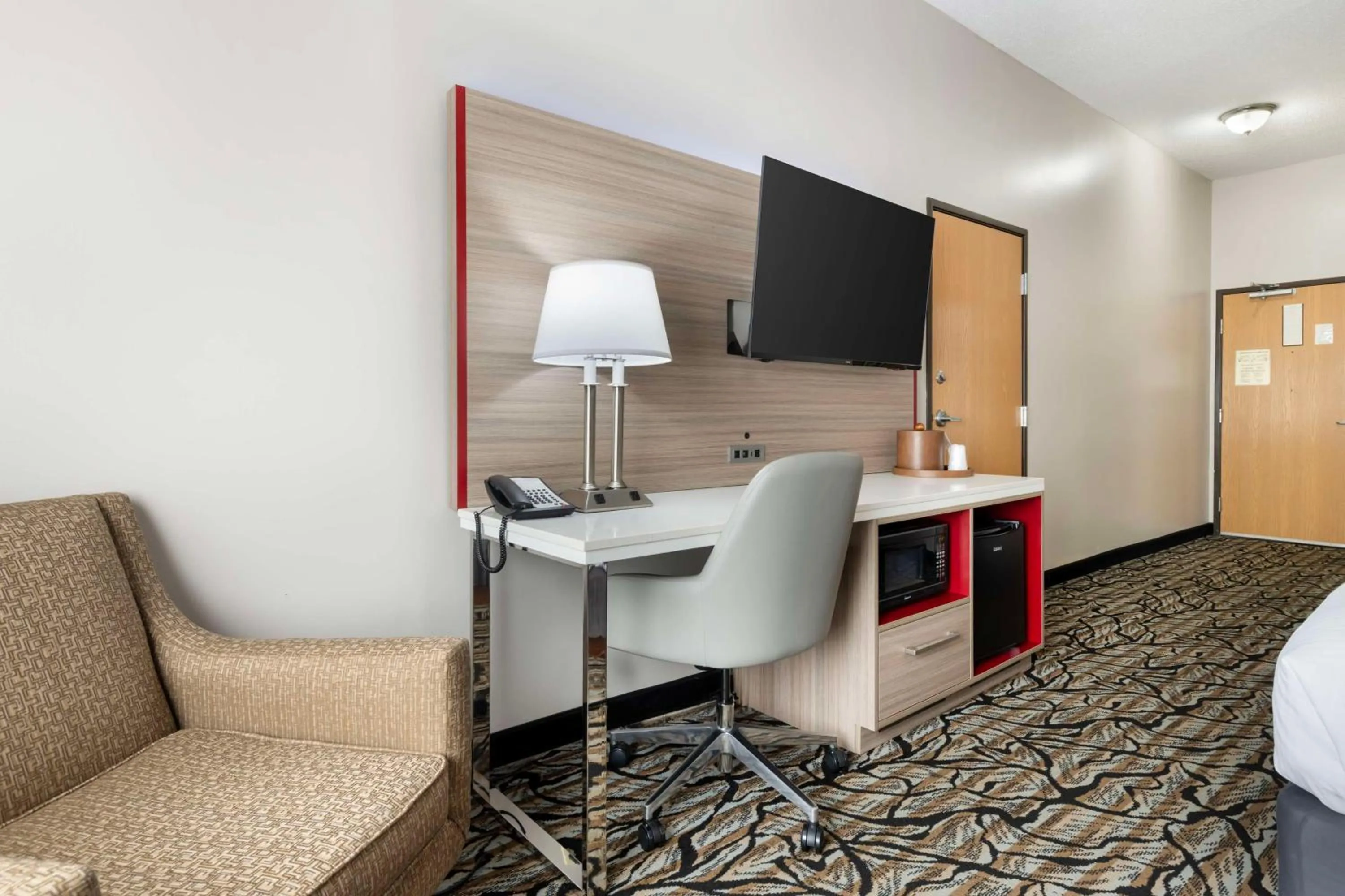 Bedroom in Best Western Plus Albert Lea I-90/I-35 Hotel