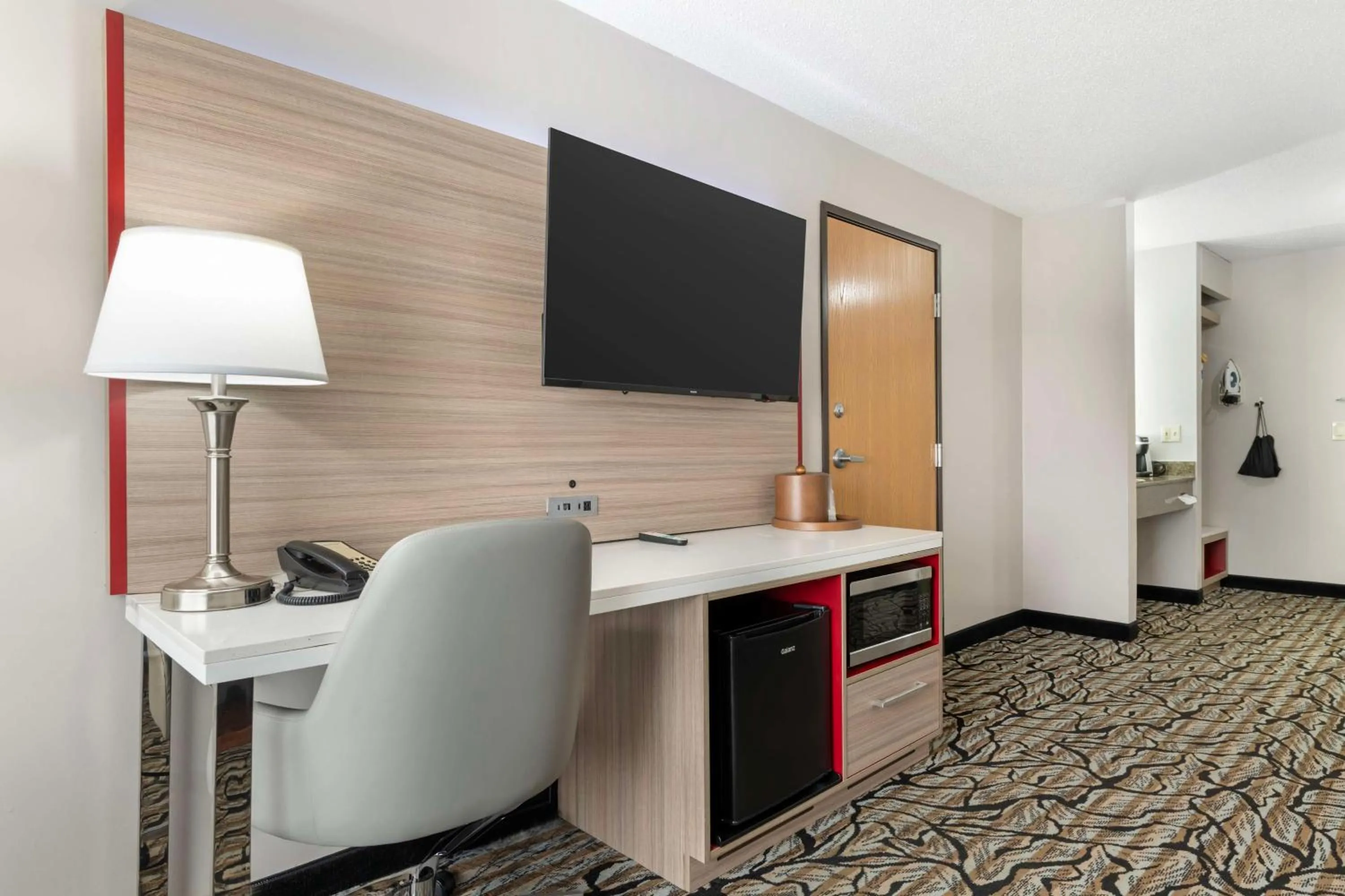 Bedroom in Best Western Plus Albert Lea I-90/I-35 Hotel