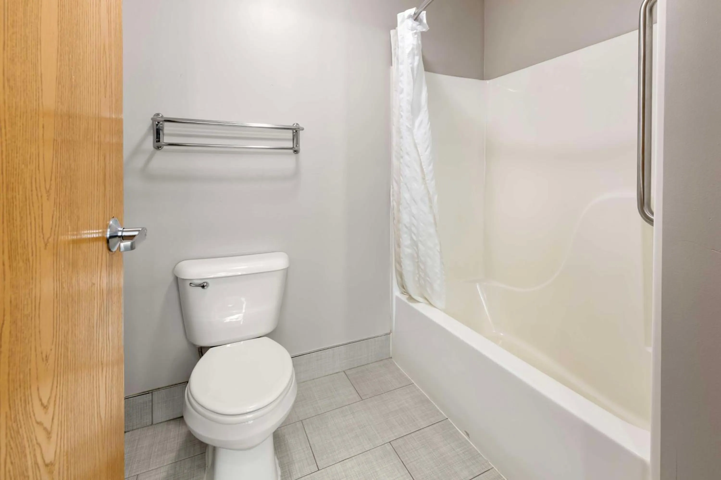 Bathroom in Best Western Plus Albert Lea I-90/I-35 Hotel