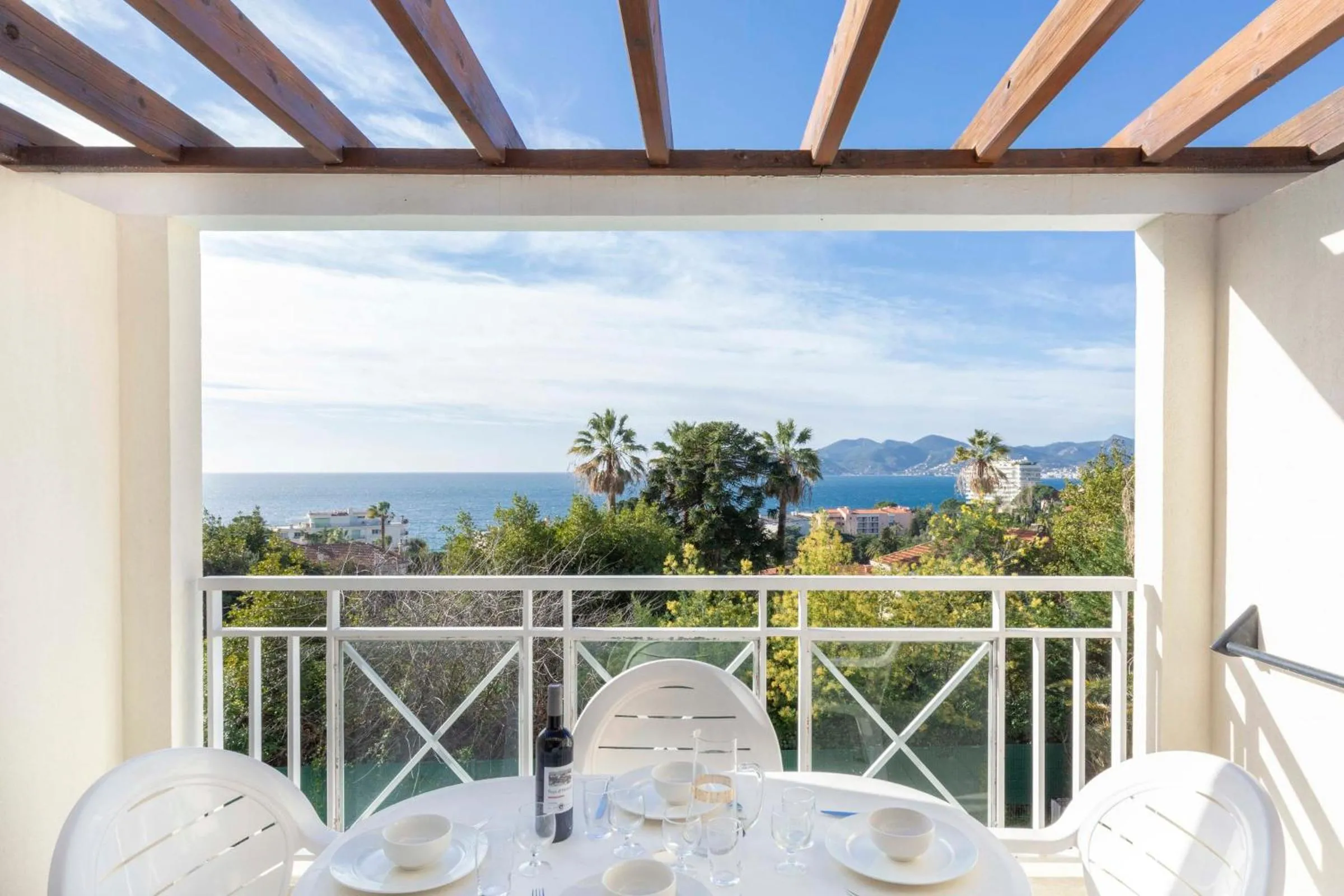 Property building in Villa Francia