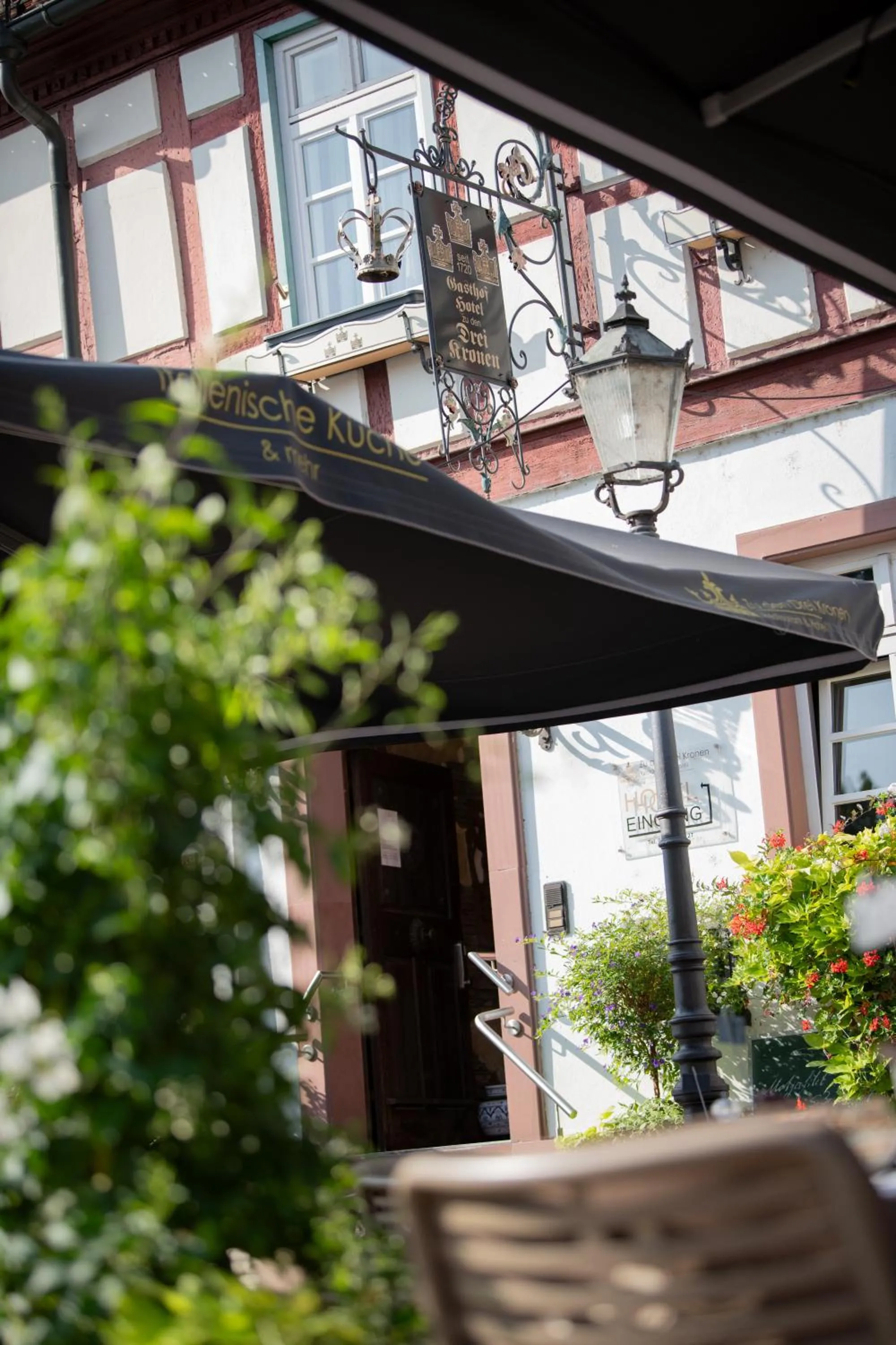 Property building in Hotel Zu den Drei Kronen
