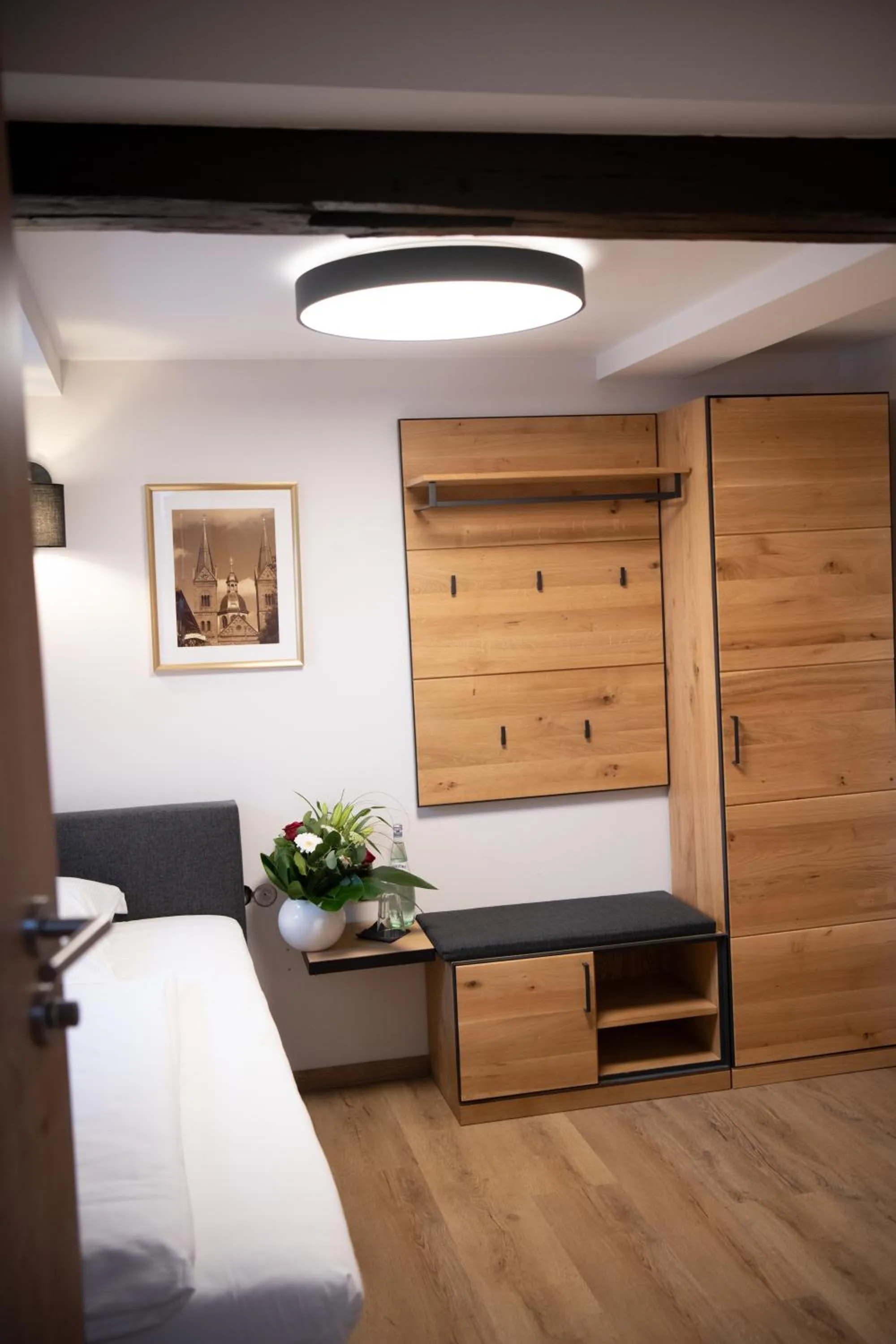 Bedroom, Bed in Hotel Zu den Drei Kronen