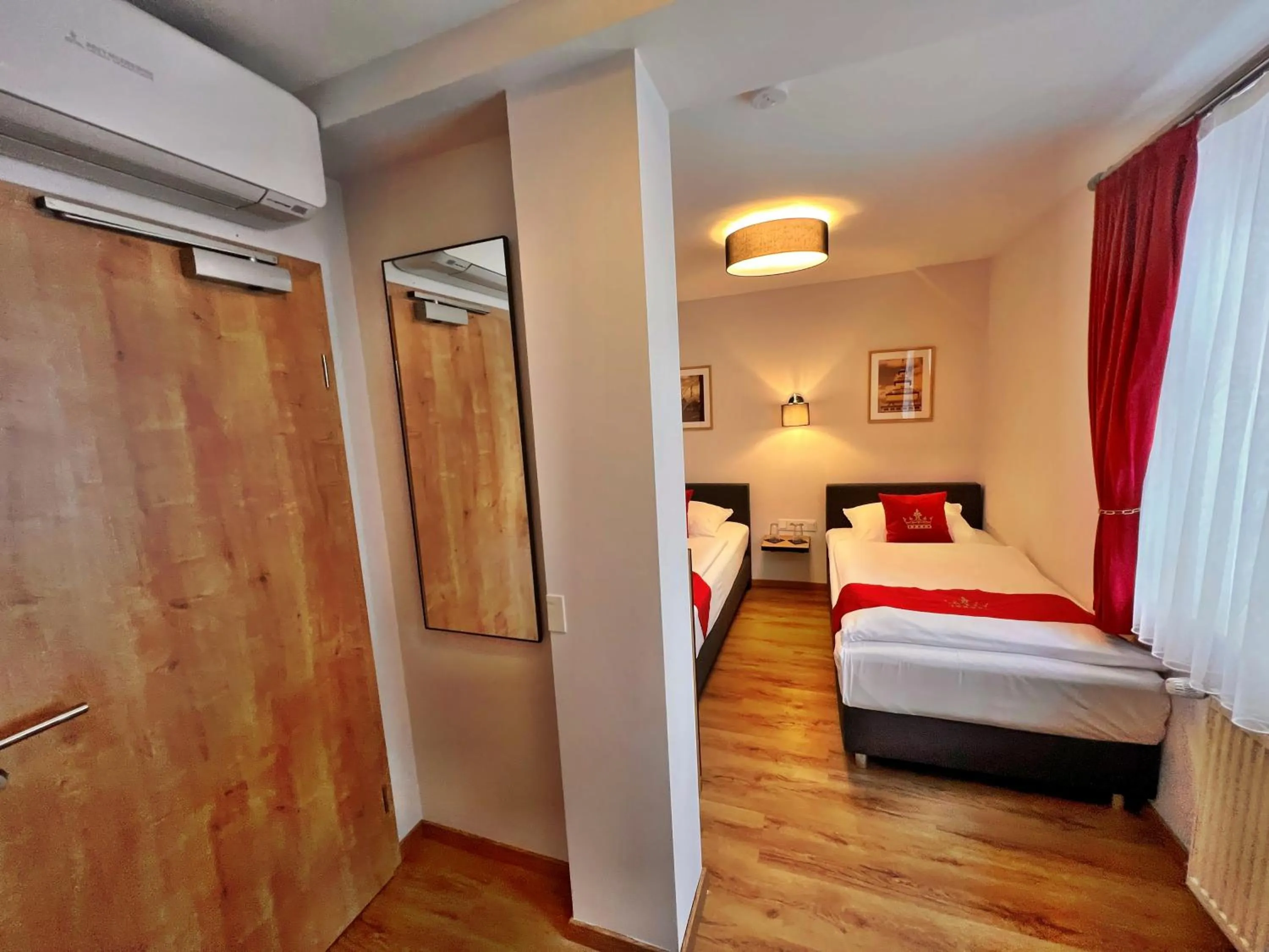 Bed in Hotel Zu den Drei Kronen