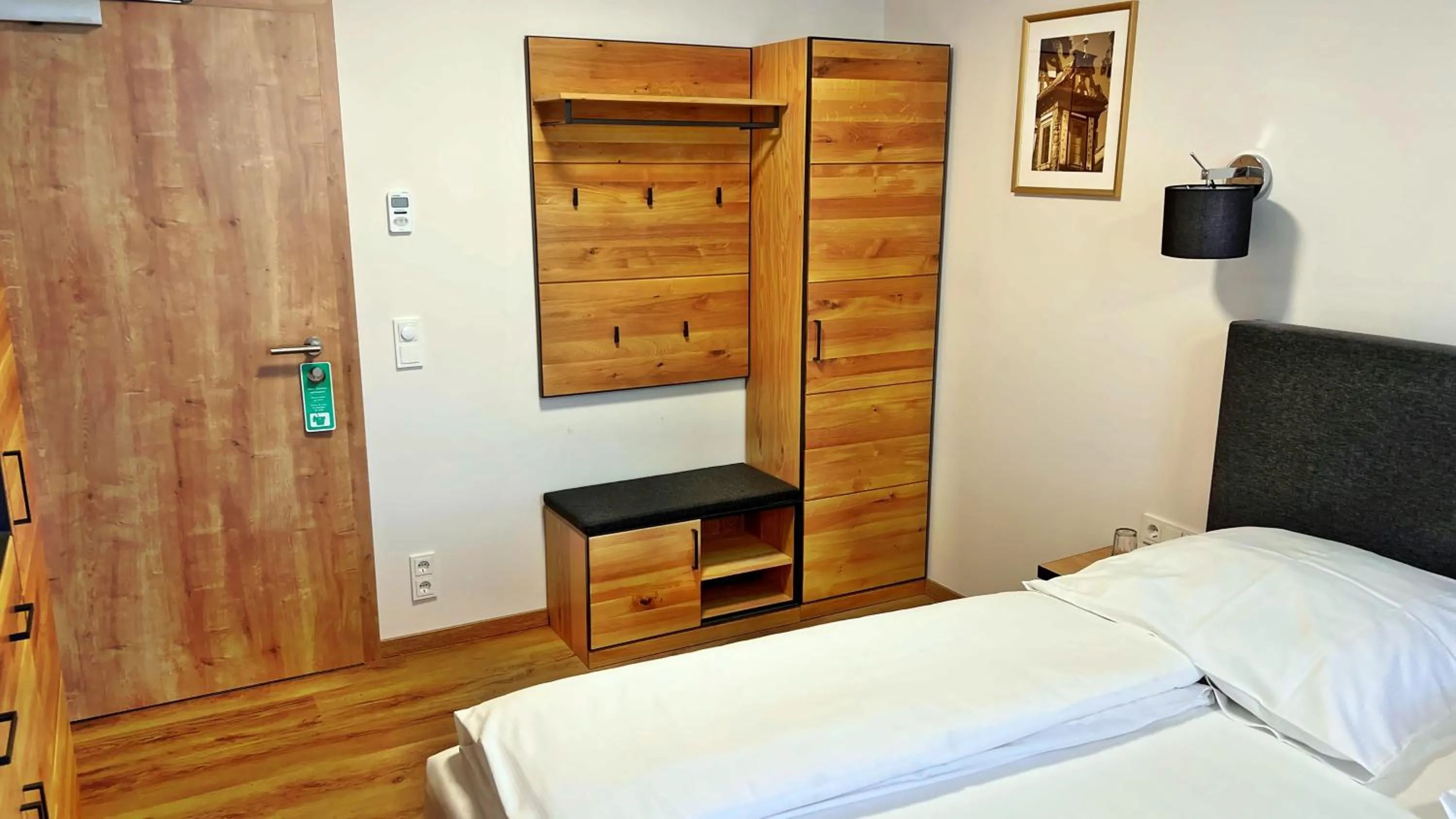 Photo of the whole room, Bed in Hotel Zu den Drei Kronen