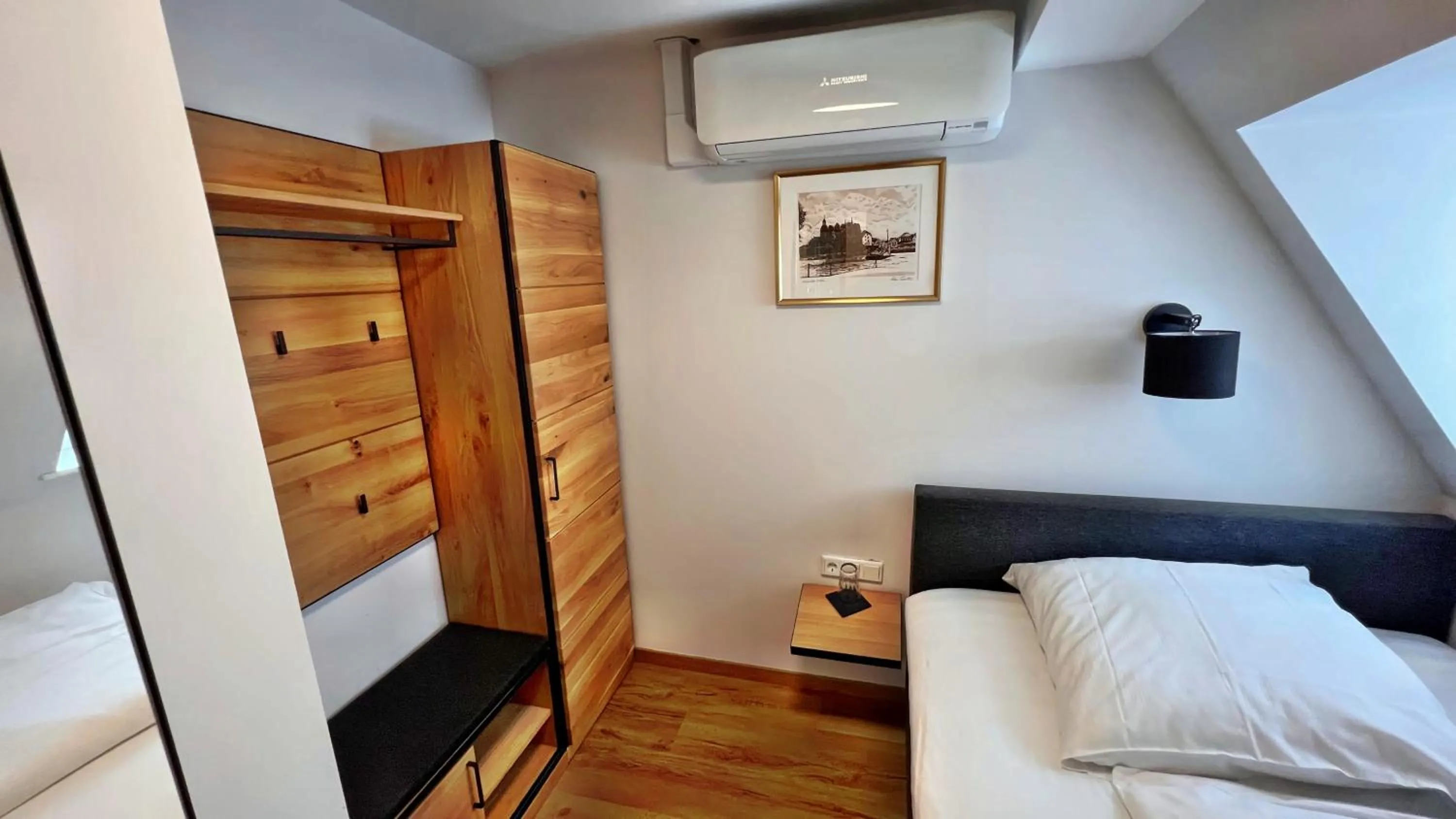 Bed in Hotel Zu den Drei Kronen