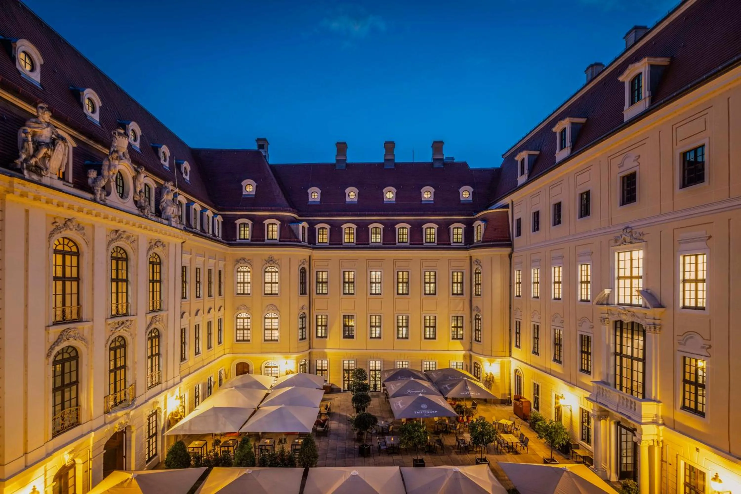 Property building in Hotel Taschenbergpalais Kempinski