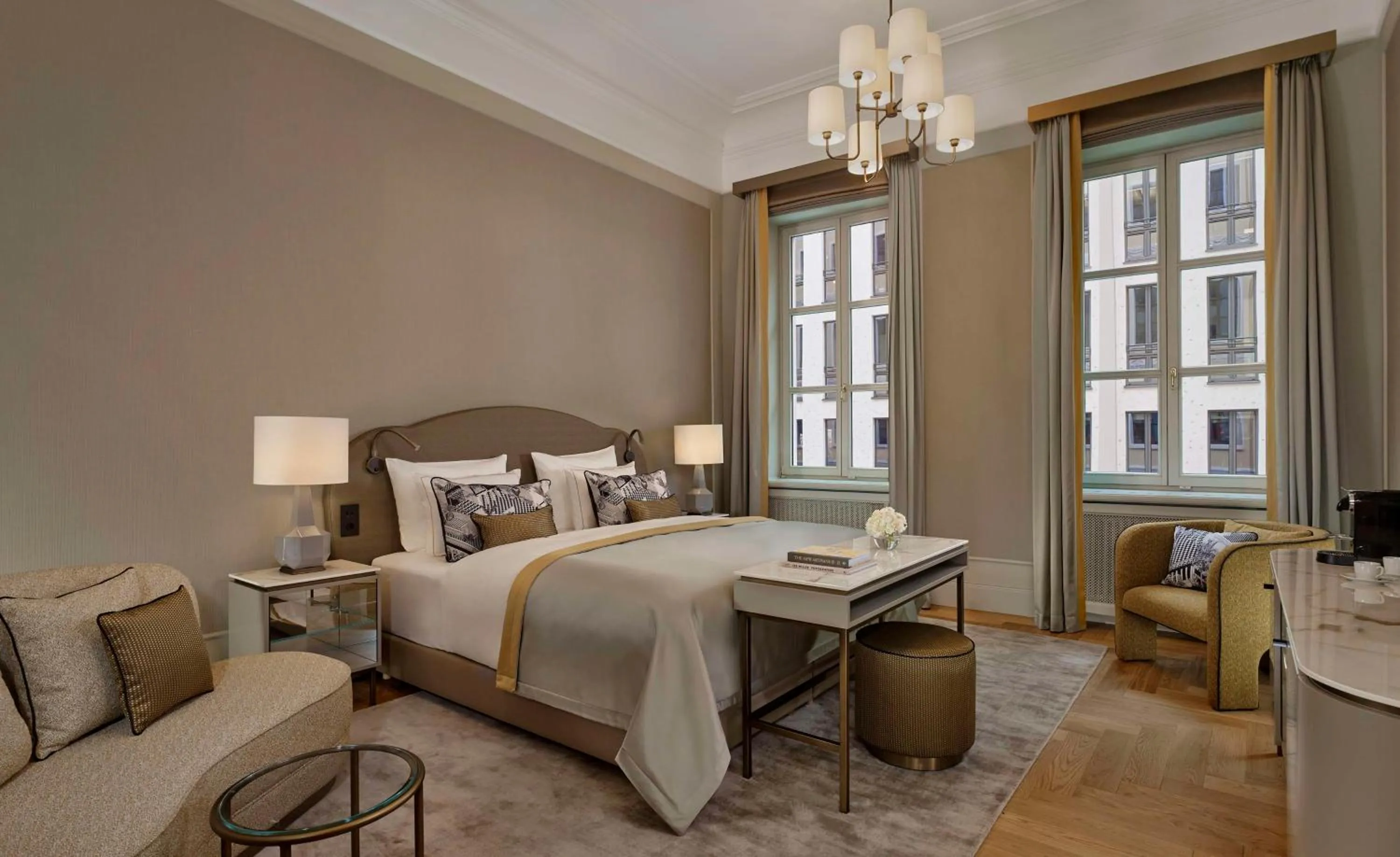 Bedroom, Bed in Hotel Taschenbergpalais Kempinski