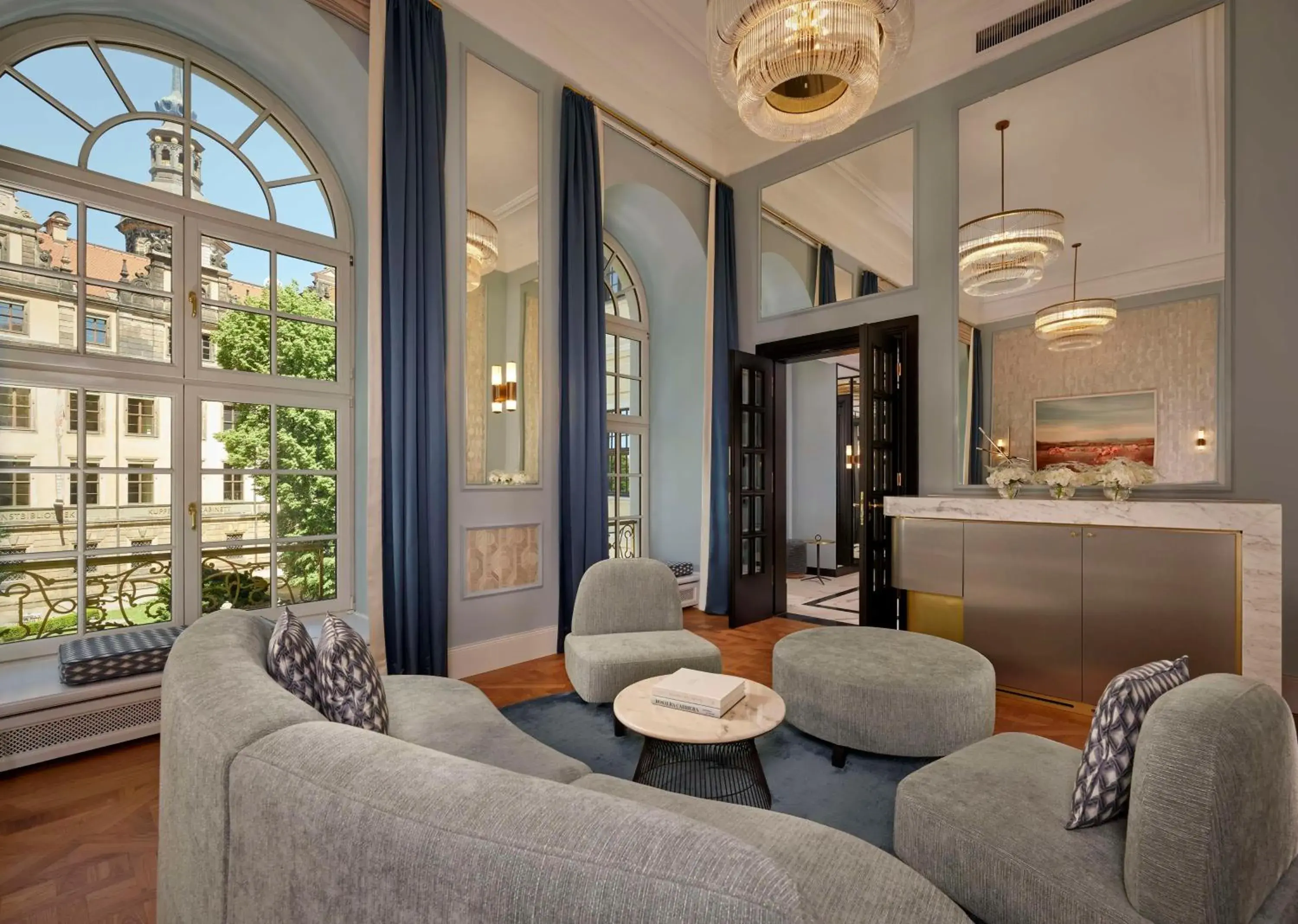 Signature Suite in Hotel Taschenbergpalais Kempinski Signature Suite in Hotel Taschenbergpalais Kempinski