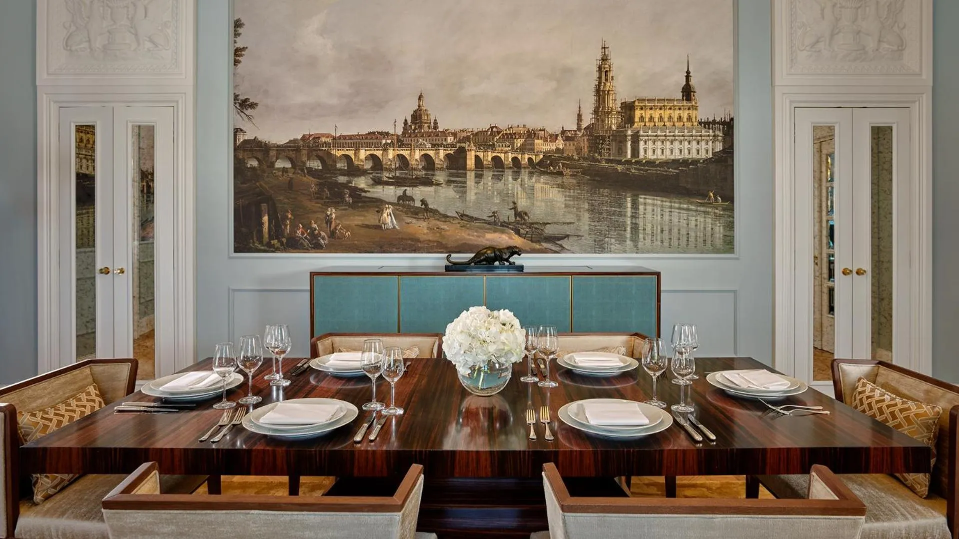 Living room in Hotel Taschenbergpalais Kempinski