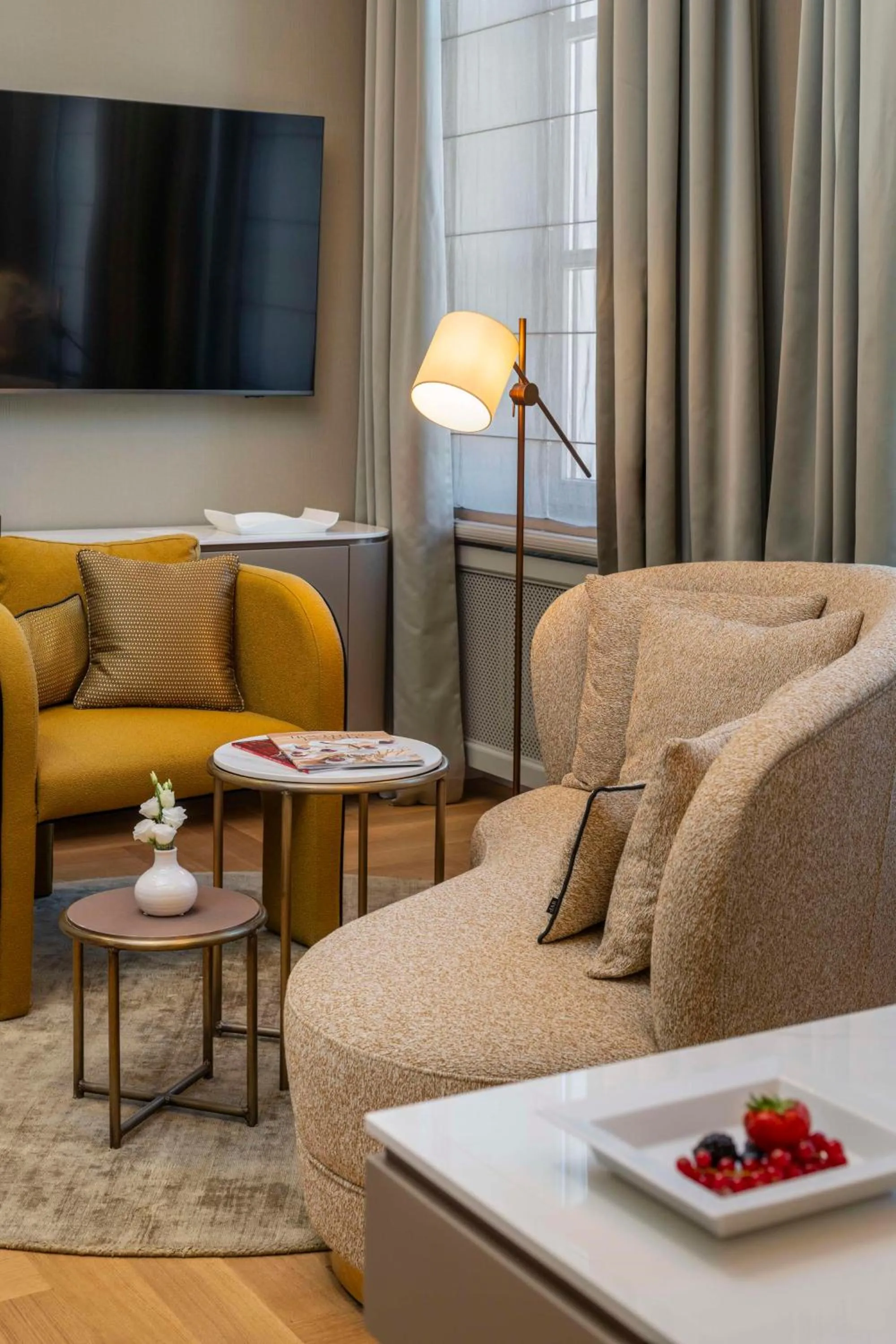 Bedroom in Hotel Taschenbergpalais Kempinski