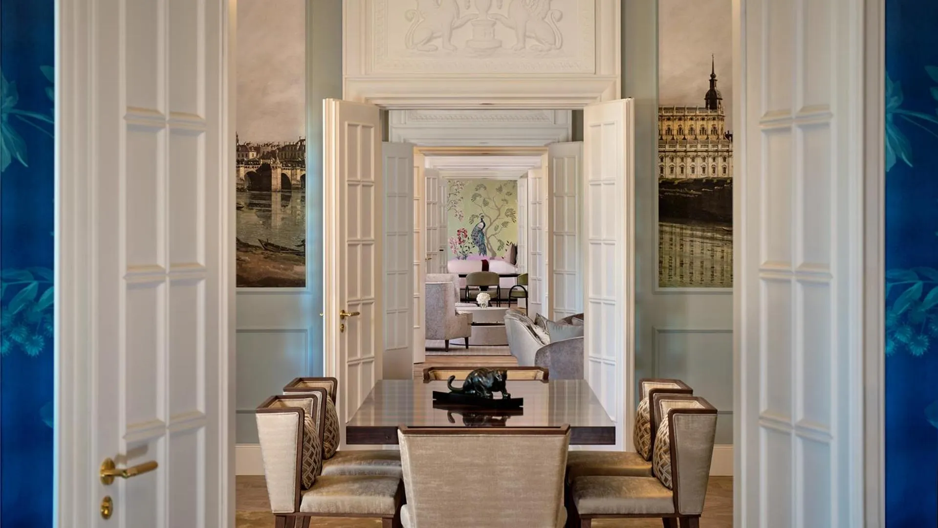Seating area in Hotel Taschenbergpalais Kempinski