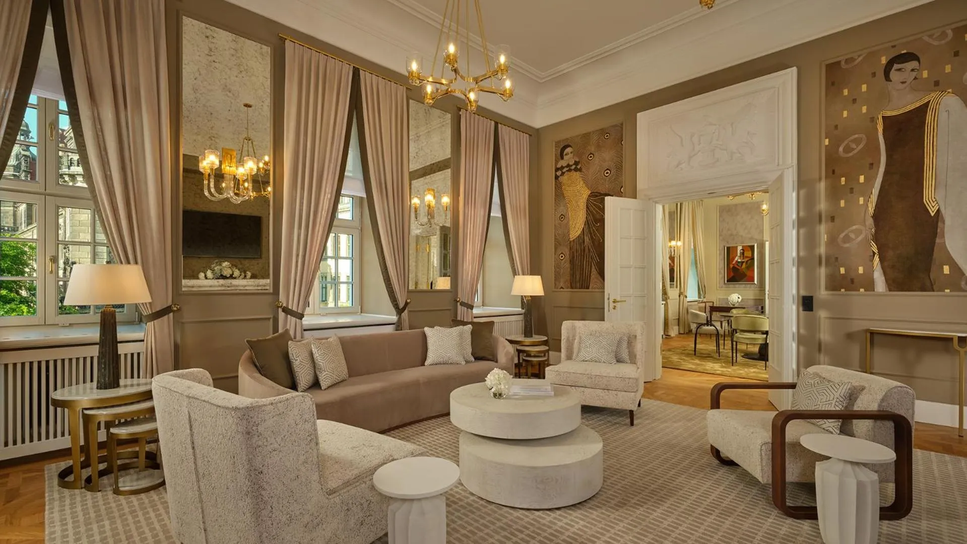Living room in Hotel Taschenbergpalais Kempinski