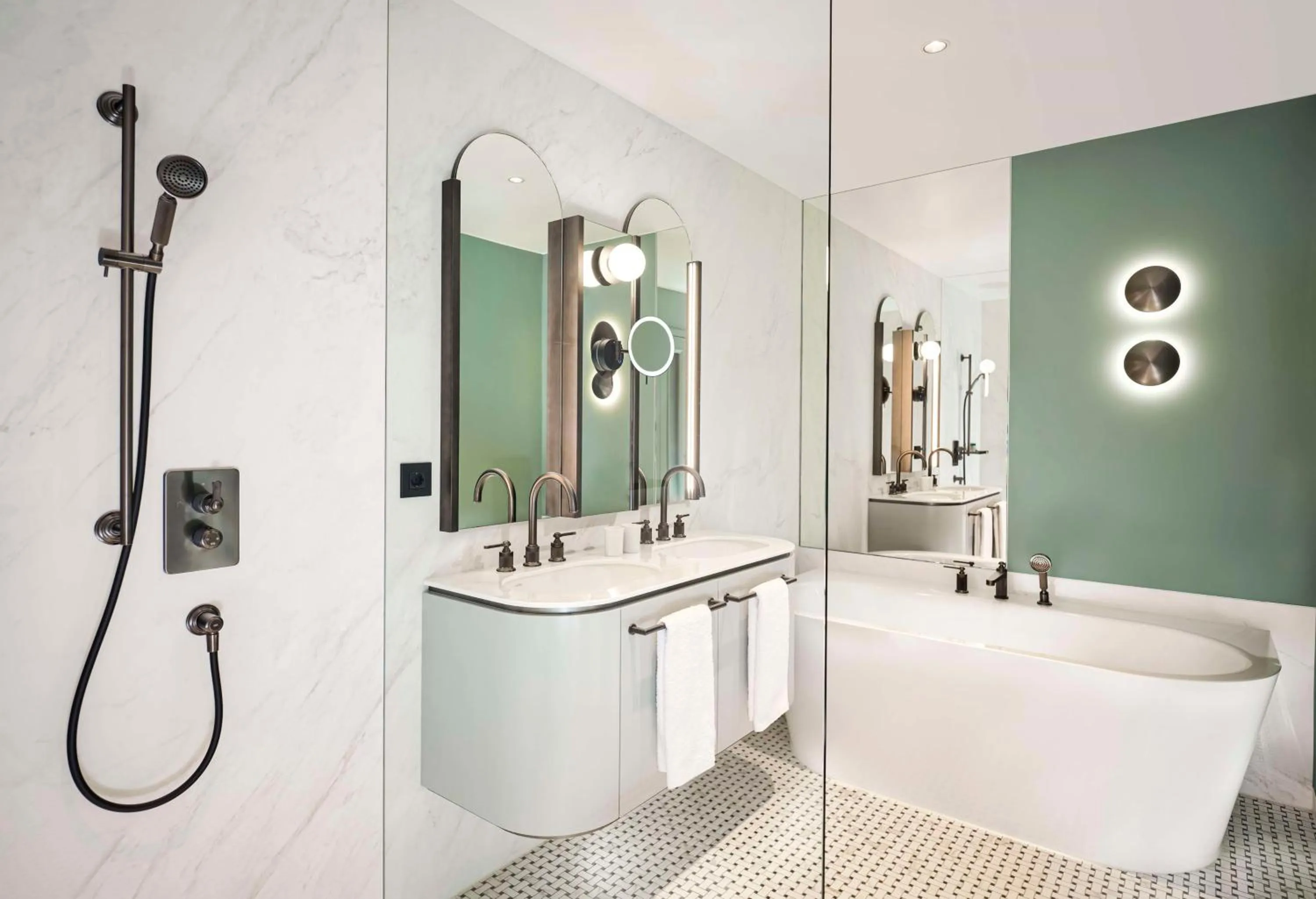 Bedroom in Hotel Taschenbergpalais Kempinski