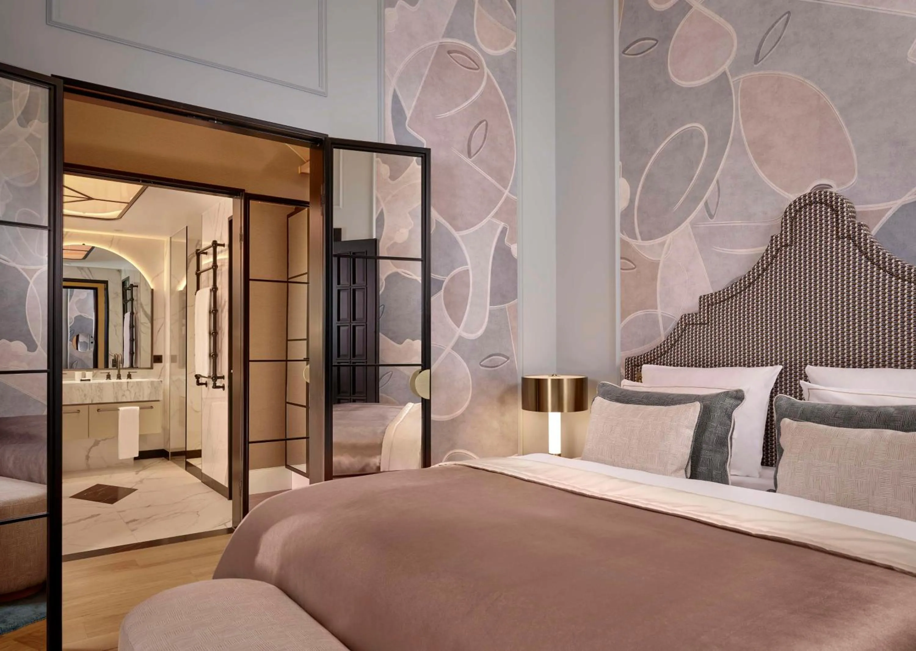 Photo of the whole room, Bed in Hotel Taschenbergpalais Kempinski