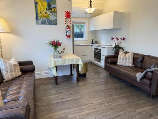 Property building in Ponsonby Manor