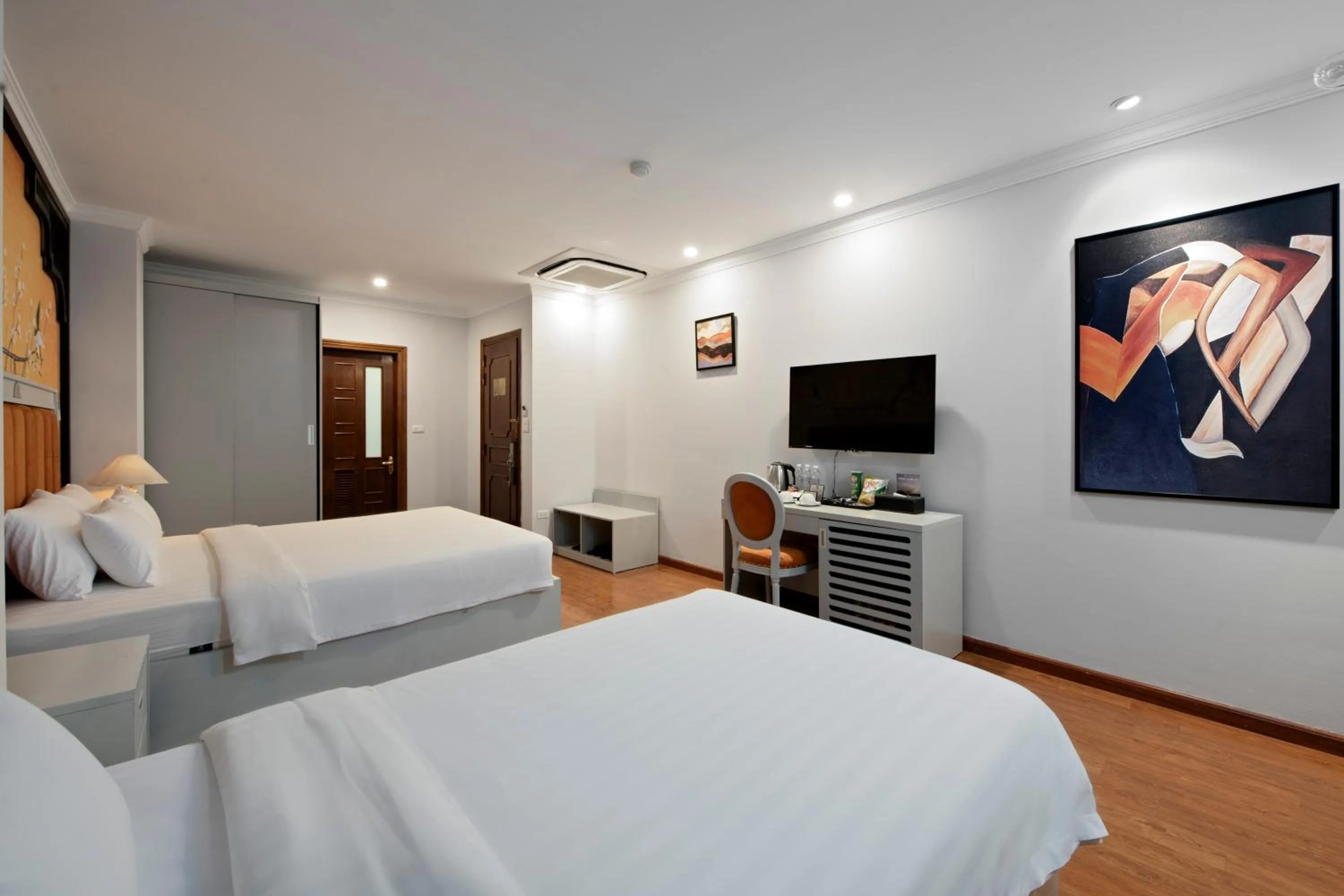 Bedroom, Bed in San Premium Hotel