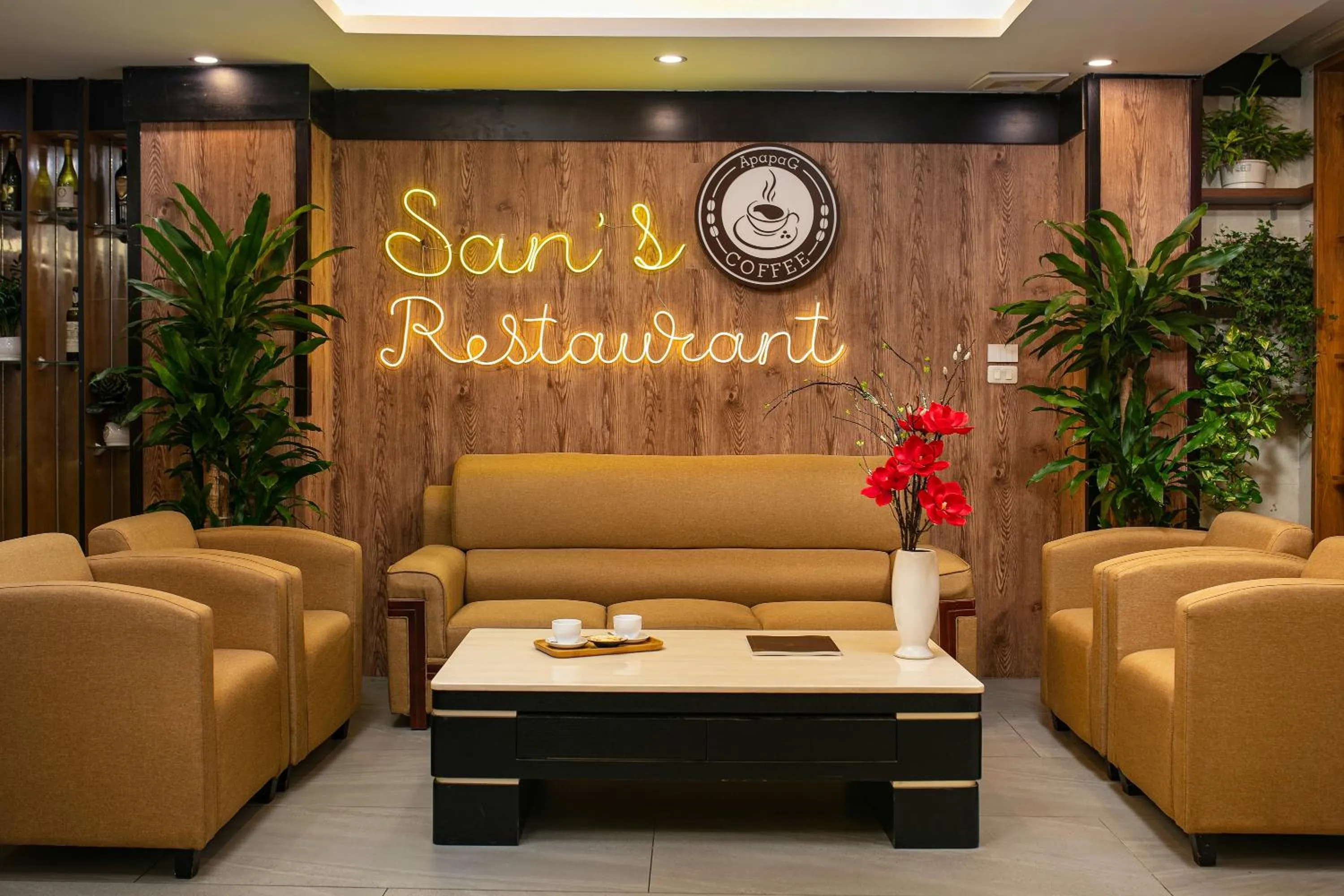 Restaurant/places to eat in San Premium Hotel