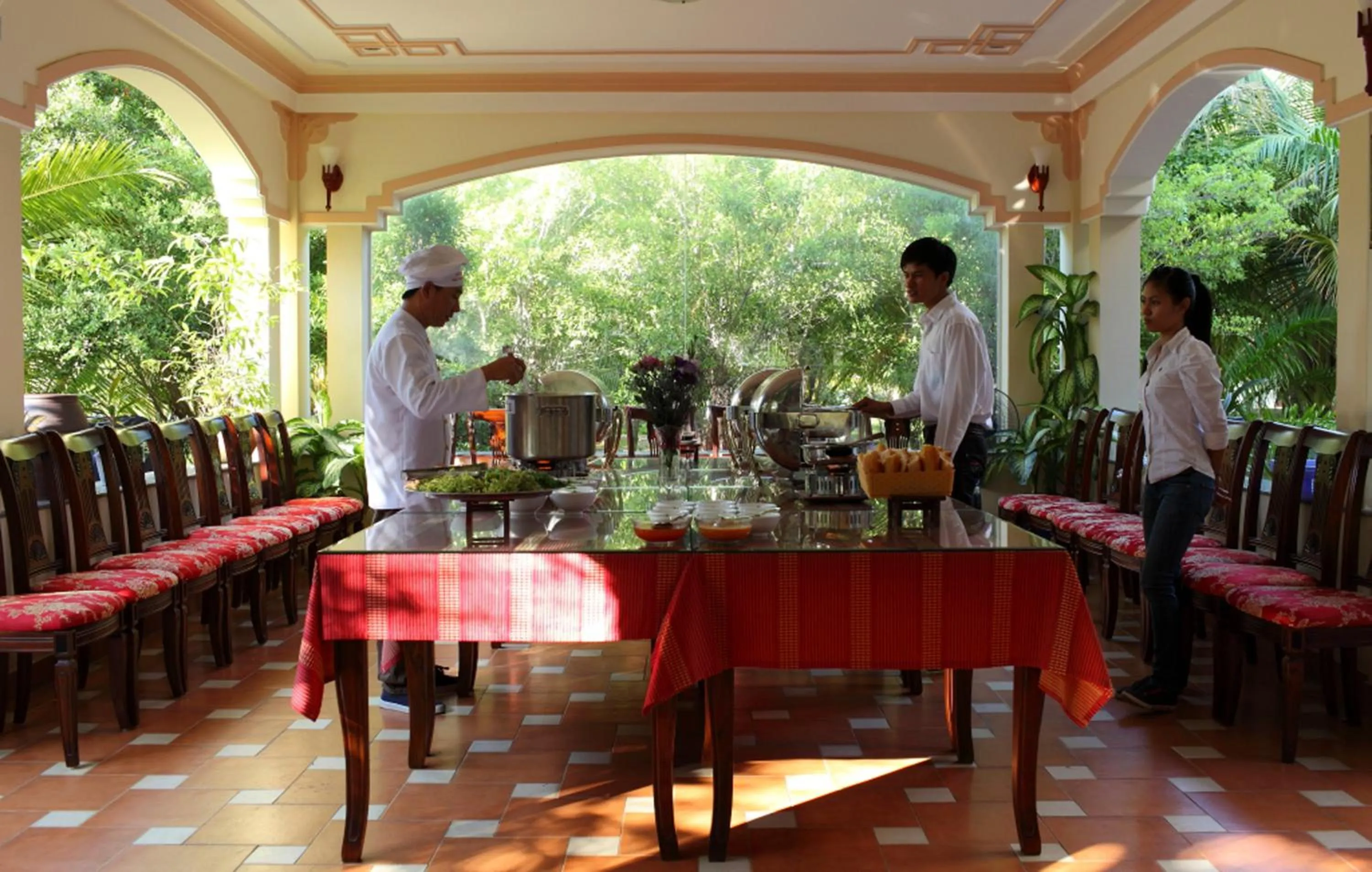 Restaurant/places to eat in Gold Rooster Resort