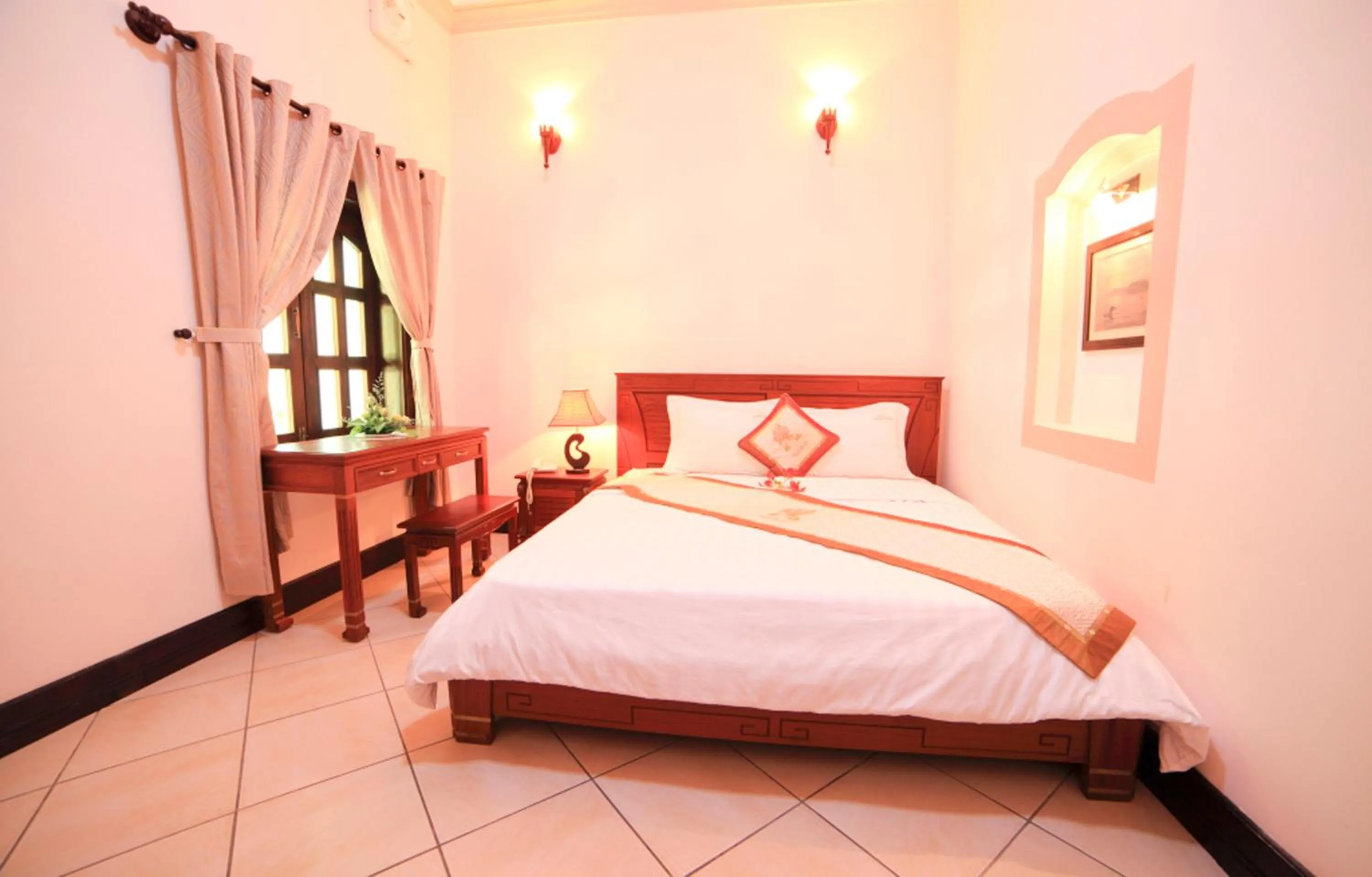 Bedroom, Bed in Gold Rooster Resort