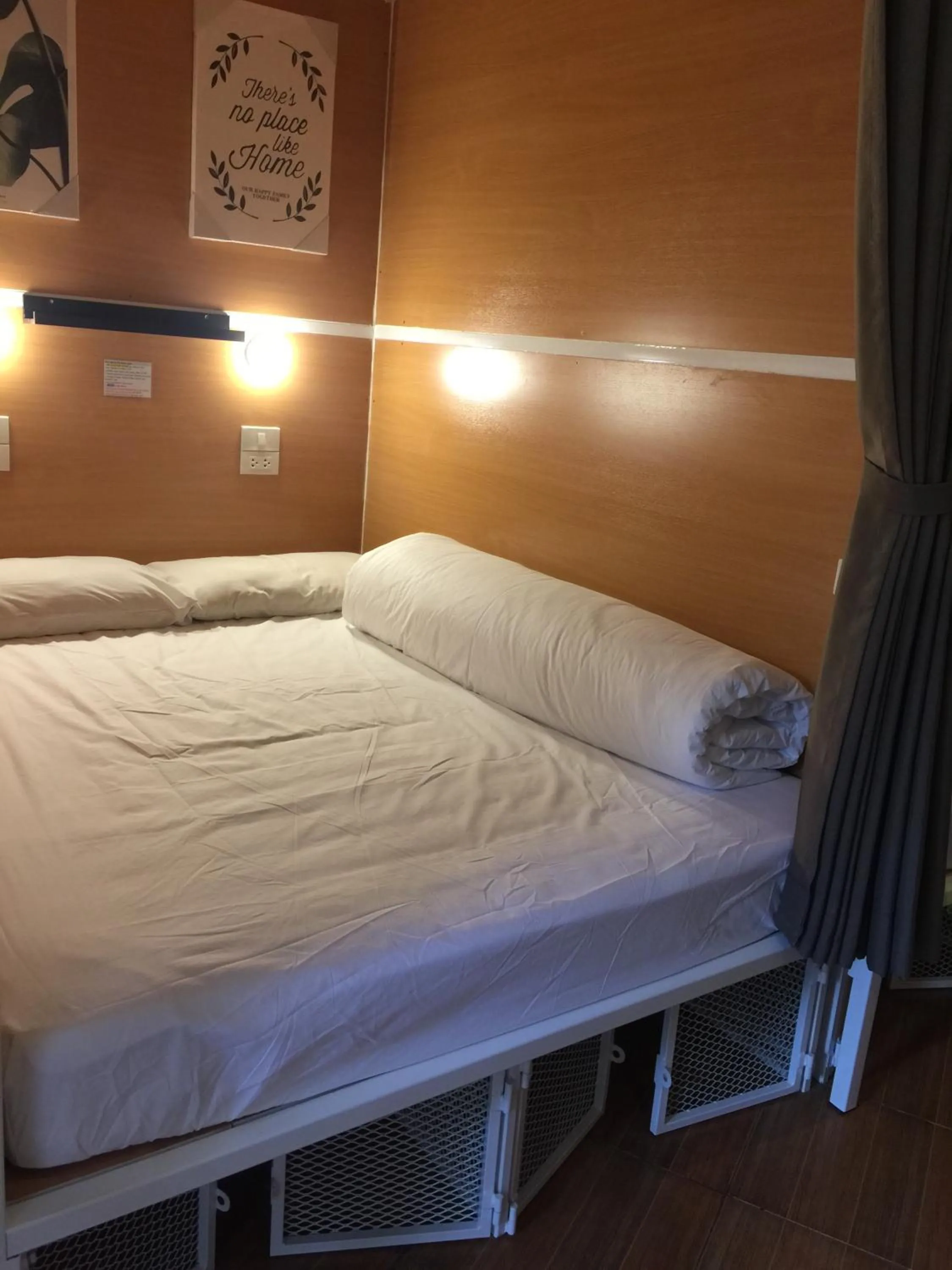 Bedroom, Bed in VX The Fifty