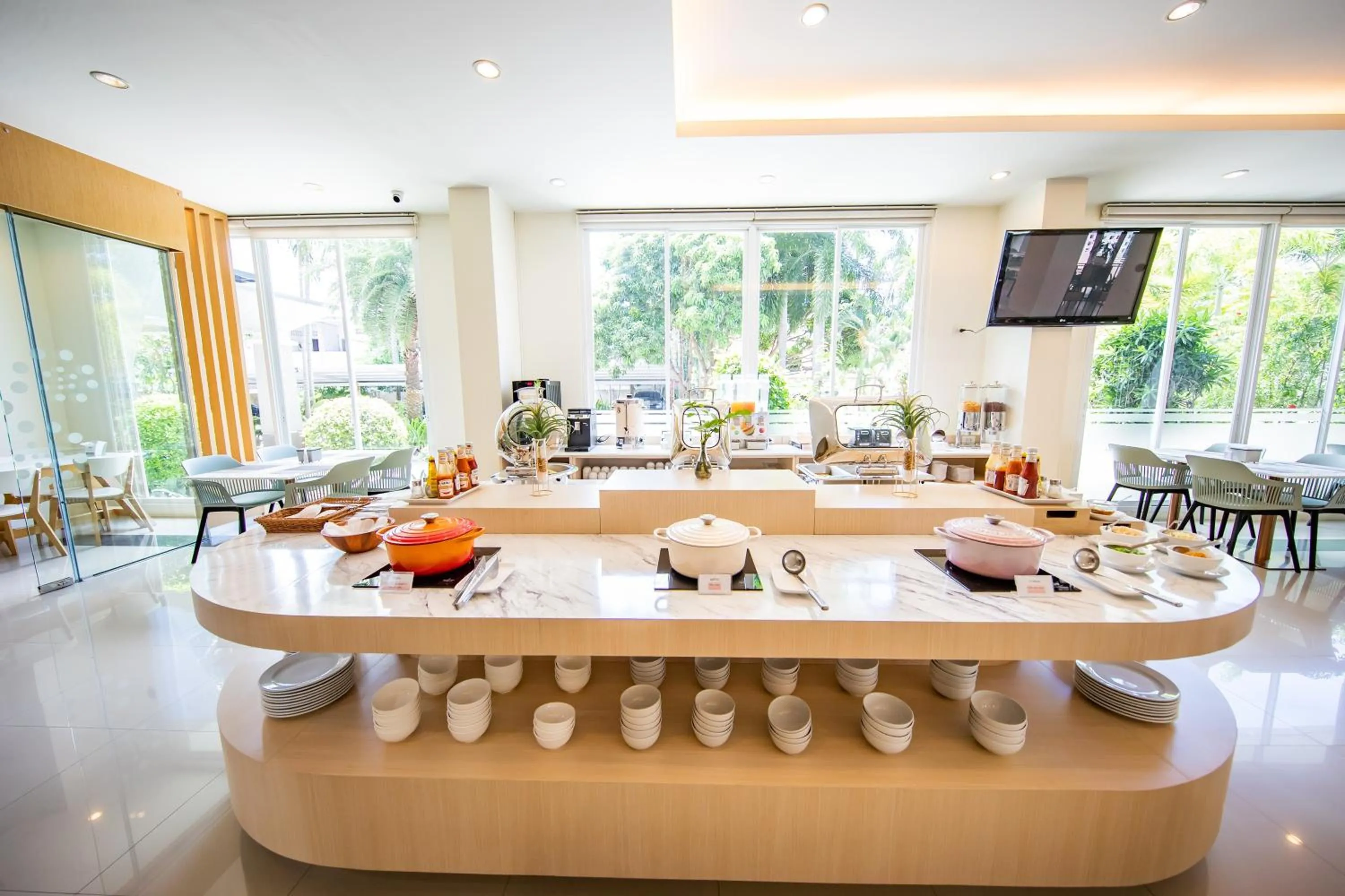 Restaurant/places to eat in Phavina Hotel Rayong SHA Extra Plus