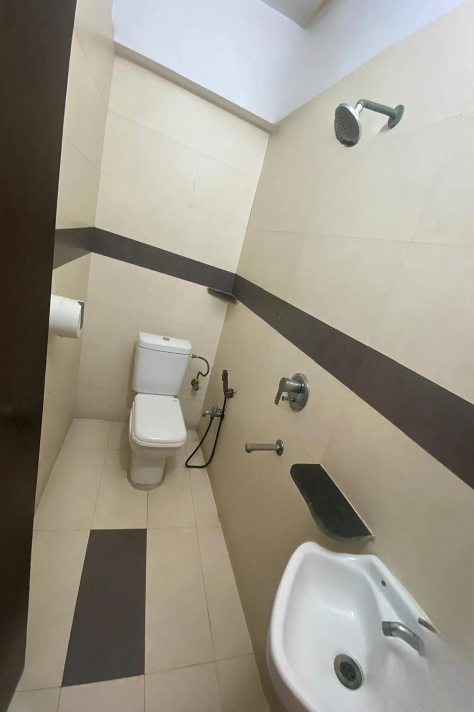 Bathroom in The Kei Inn & Suites Hotel near Salt Lake