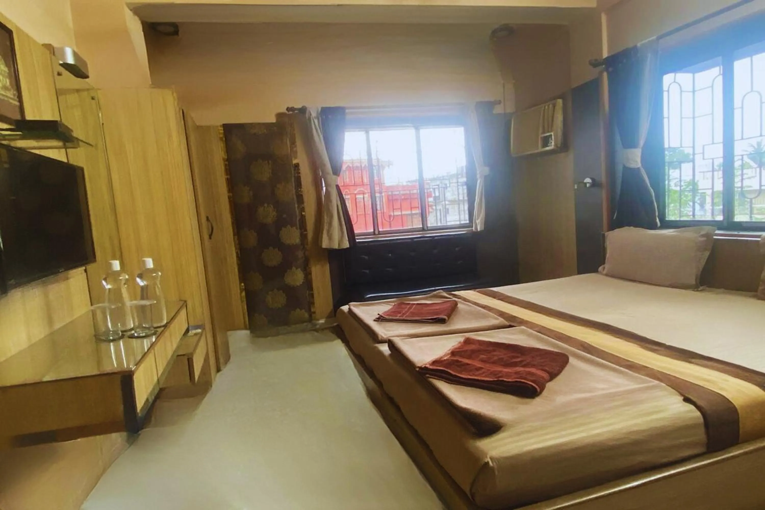 Bed in The Kei Inn & Suites Hotel near Salt Lake