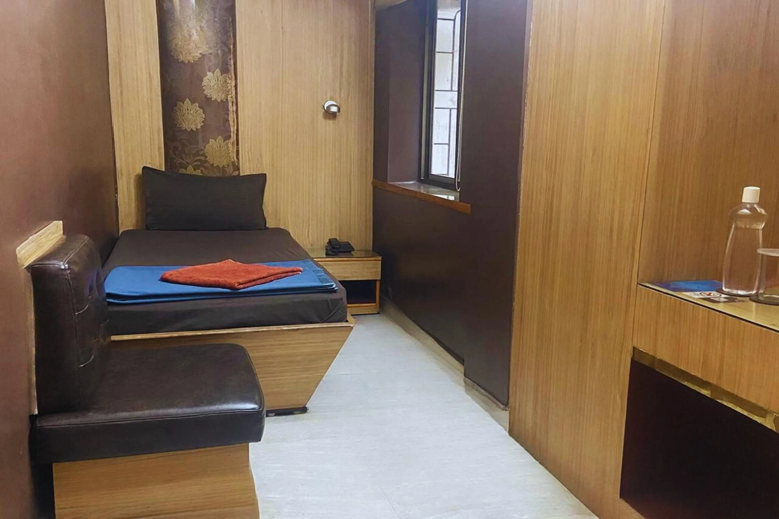 Bed in The Kei Inn & Suites Hotel near Salt Lake