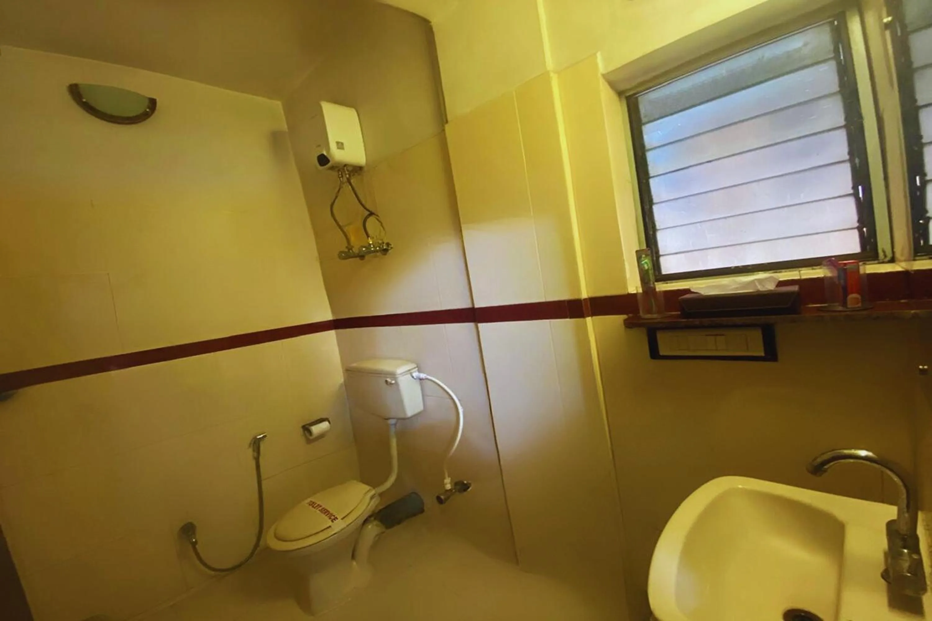 Bathroom in The Kei Inn & Suites Hotel near Salt Lake