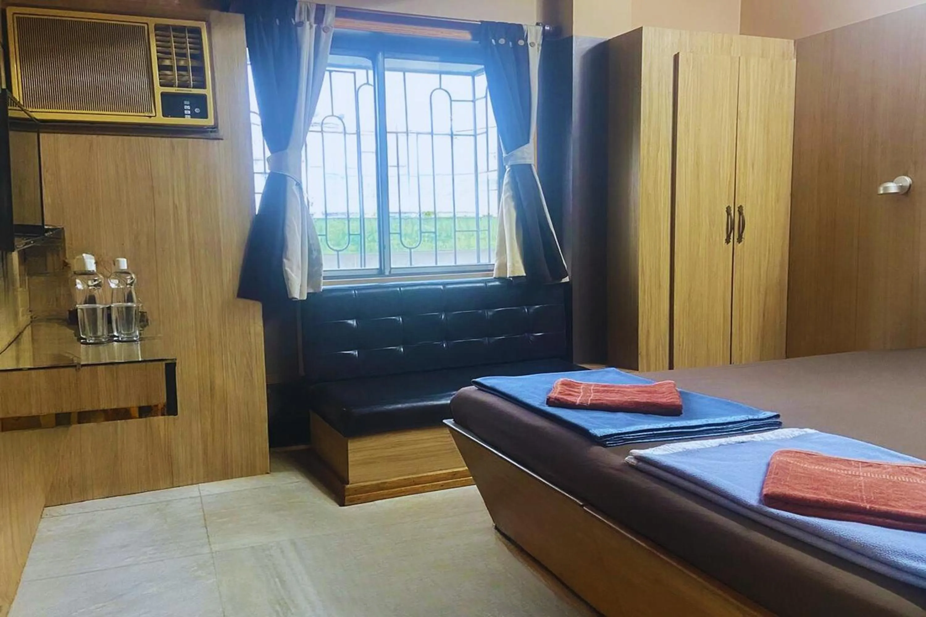 Bed in The Kei Inn & Suites Hotel near Salt Lake