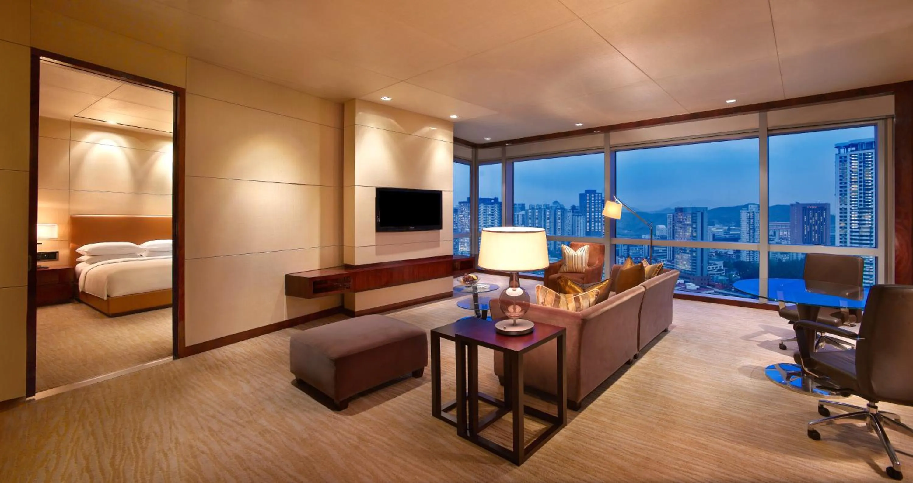 Living room, Bed in Grand Hyatt Shenzhen