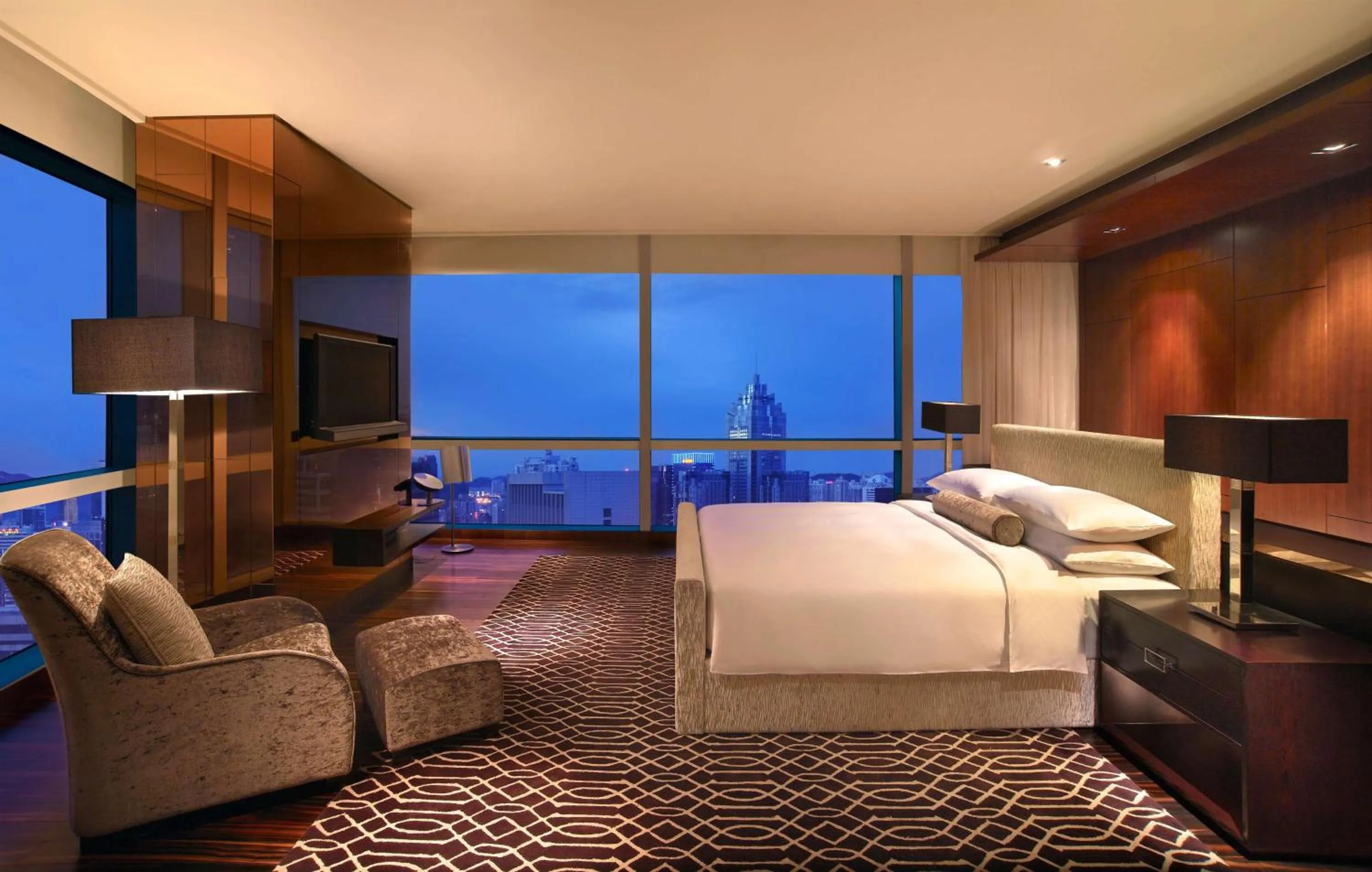 Photo of the whole room, Bed in Grand Hyatt Shenzhen