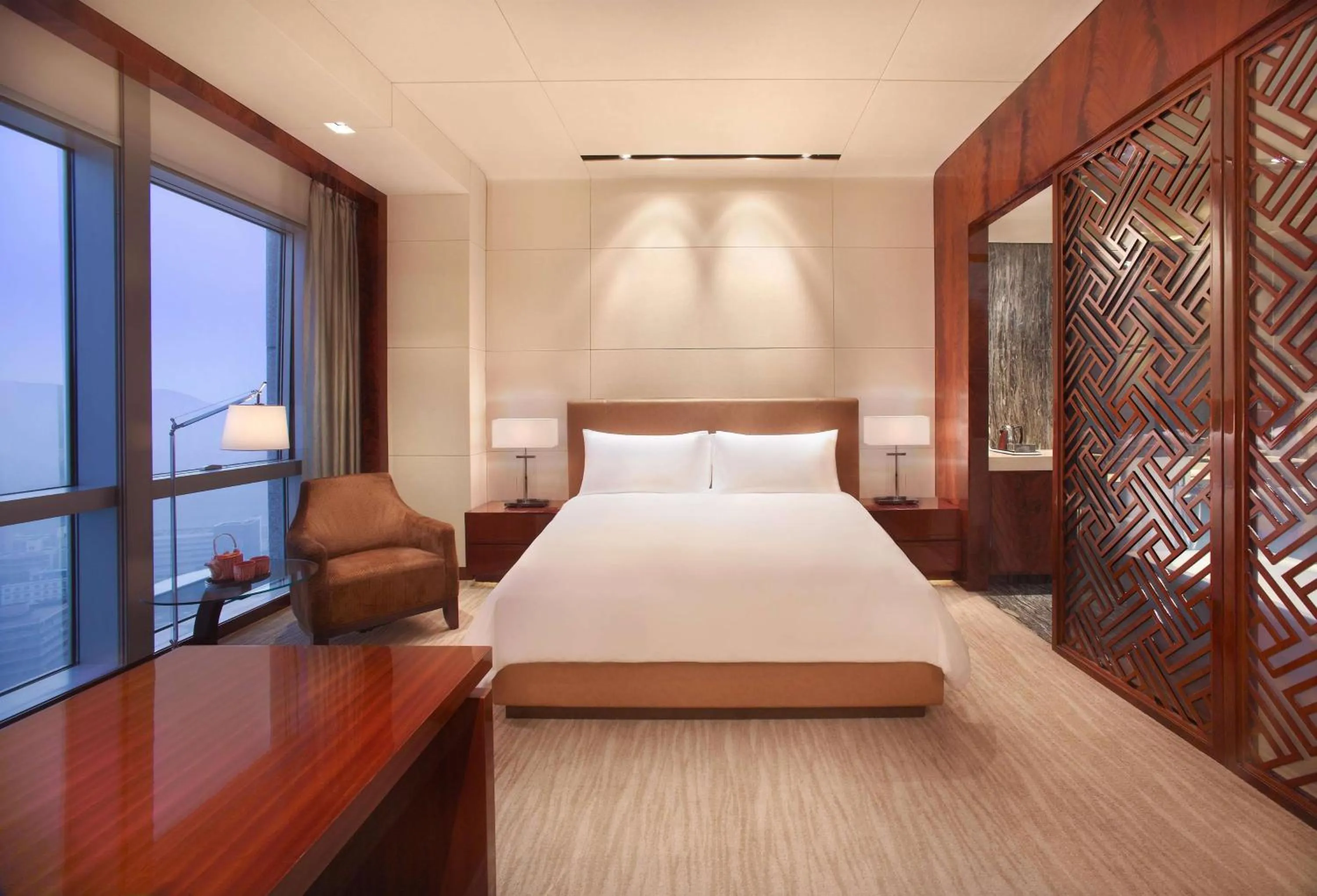 Photo of the whole room, Bed in Grand Hyatt Shenzhen