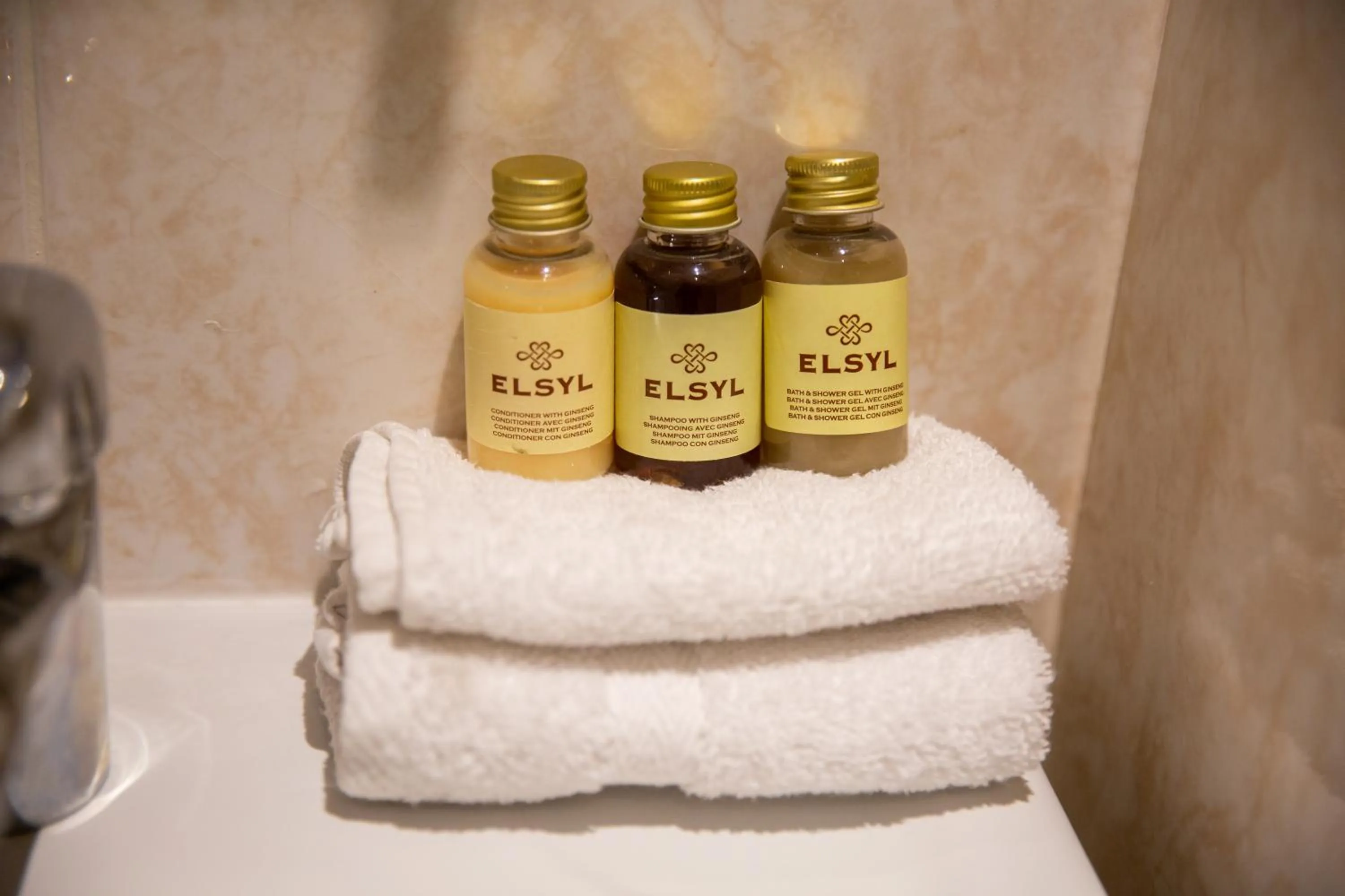 Bathroom in 2 Bedroom Penthouse, Clockhouse, Hoddessdon