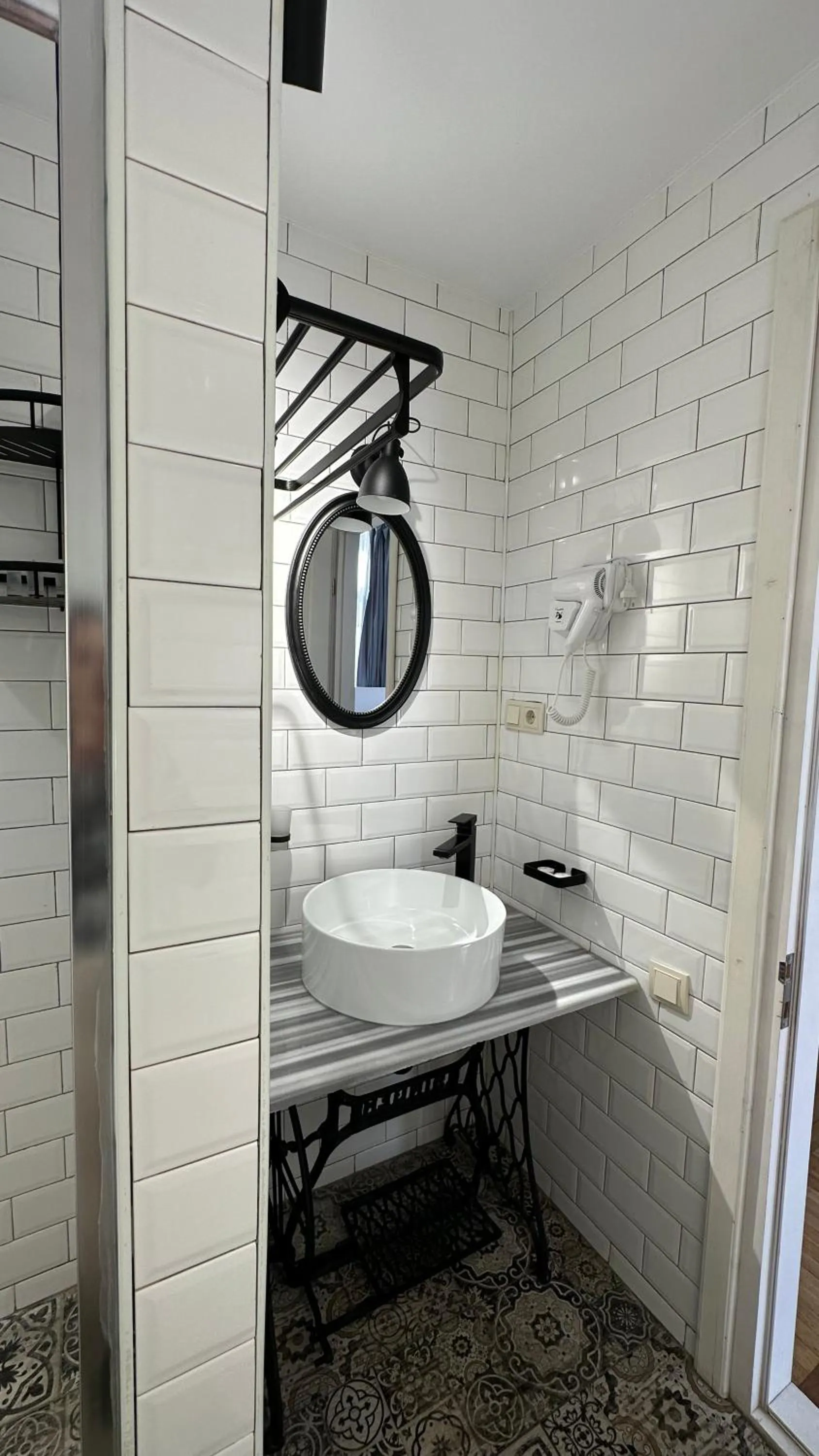 Bathroom in Hotel Ticiani 13