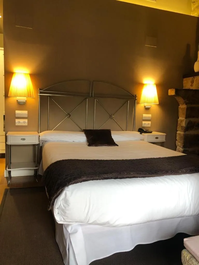 Bedroom, Bed in Hotel Torre Zumeltzegi