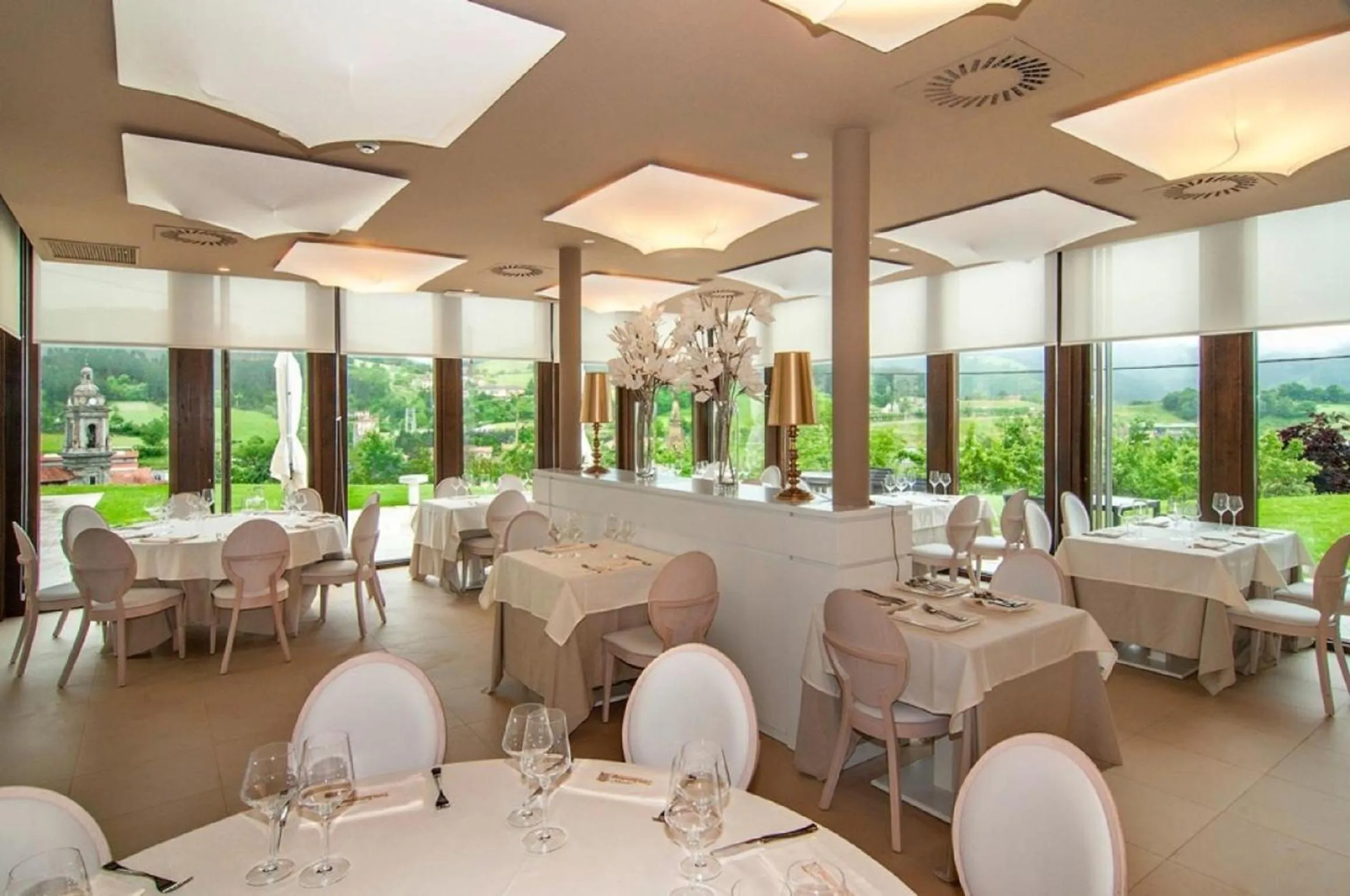 Restaurant/places to eat in Hotel Torre Zumeltzegi