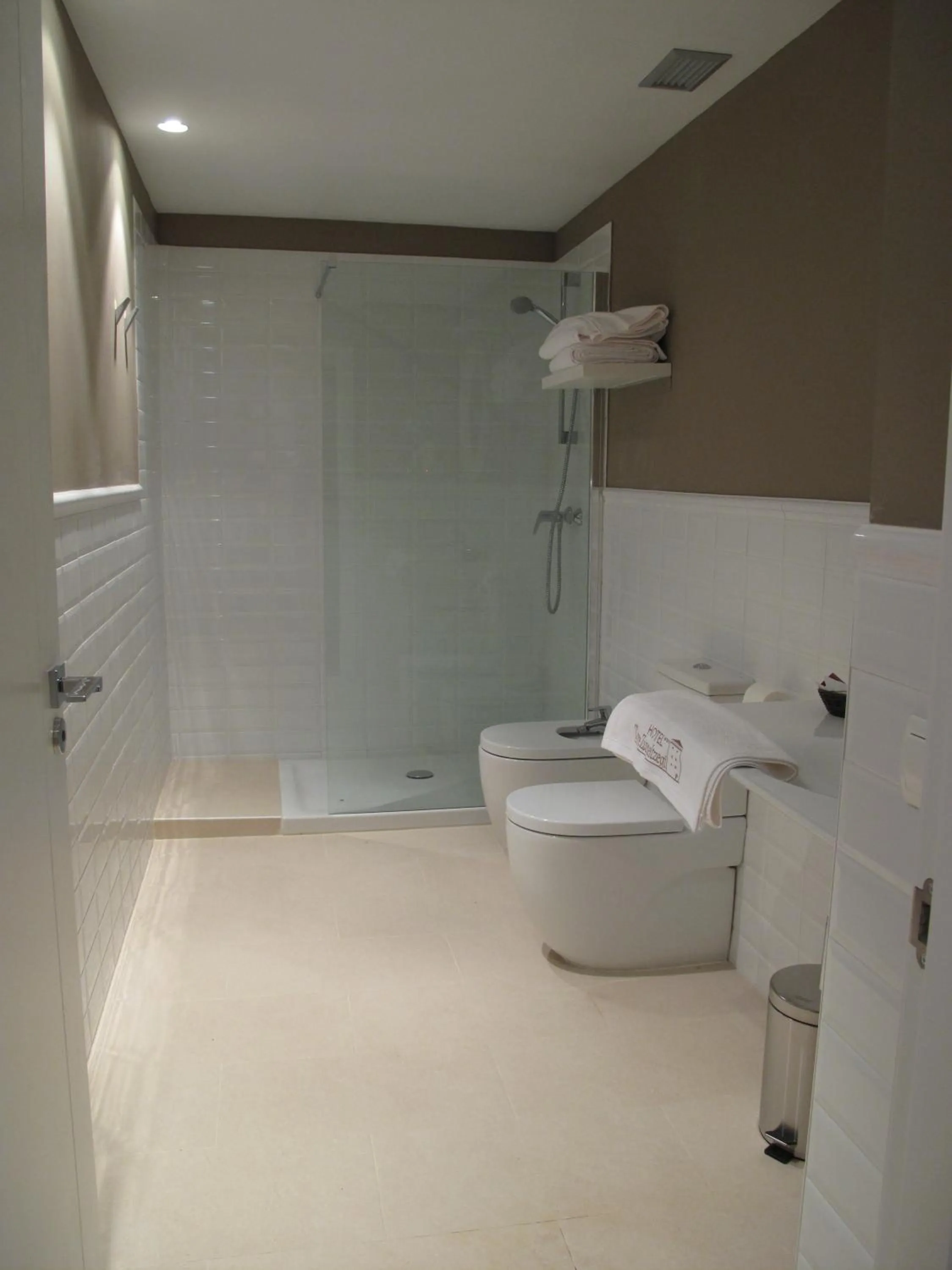 Bathroom in Hotel Torre Zumeltzegi