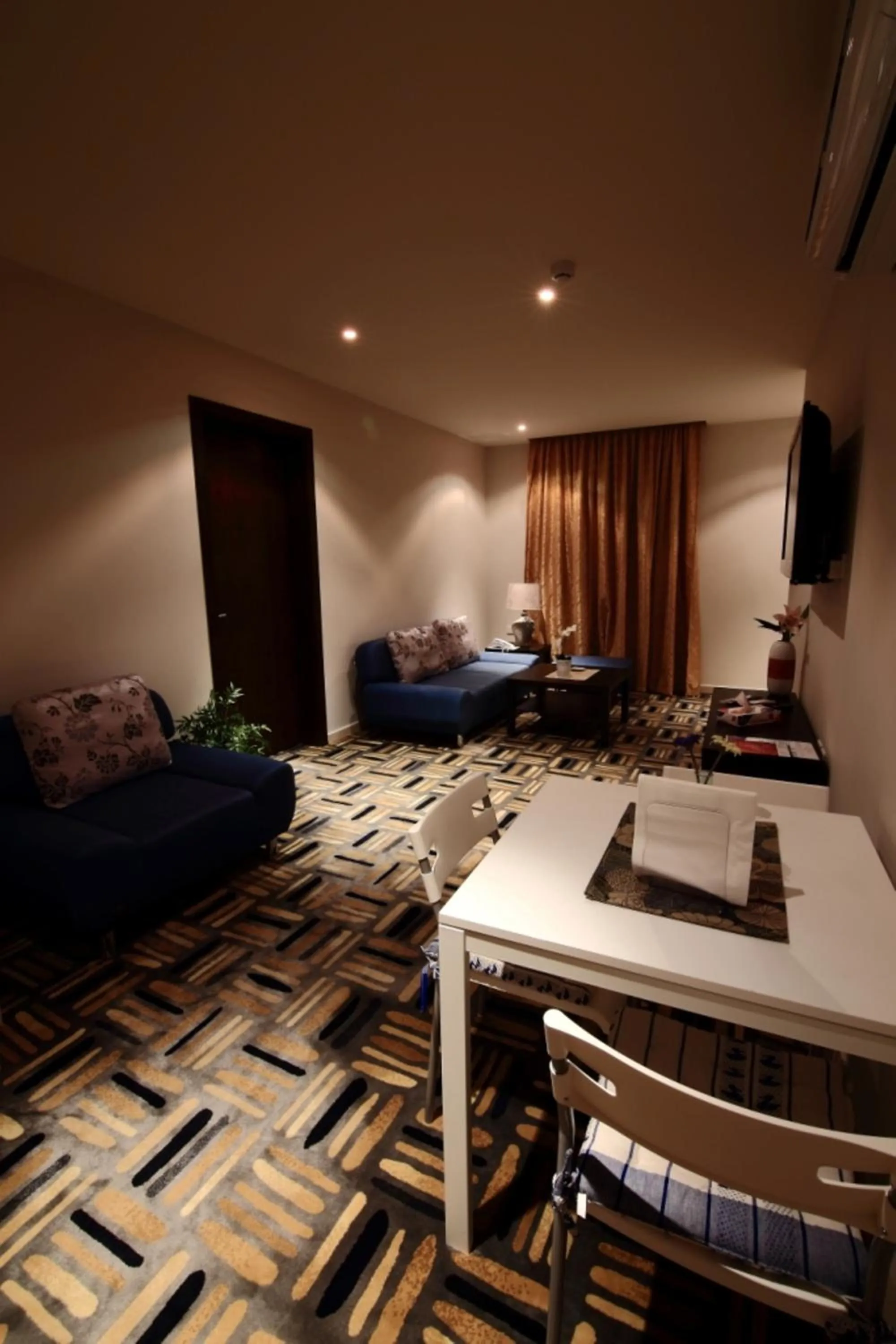 Dining area in Executive Suites