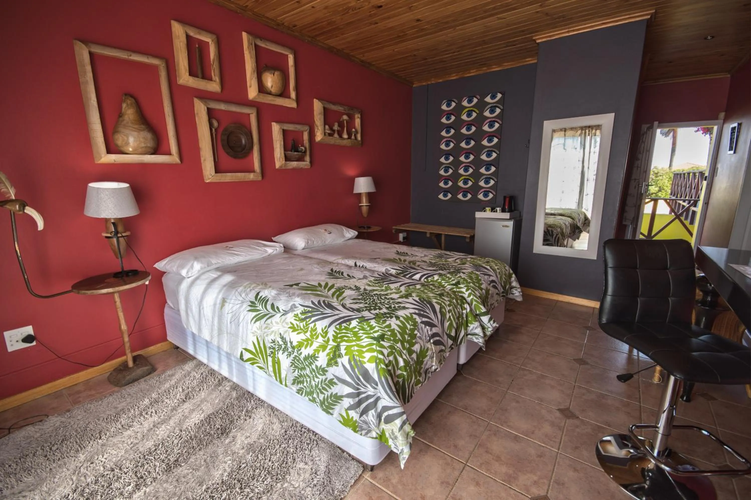 Photo of the whole room, Bed in Lagoon Lodge