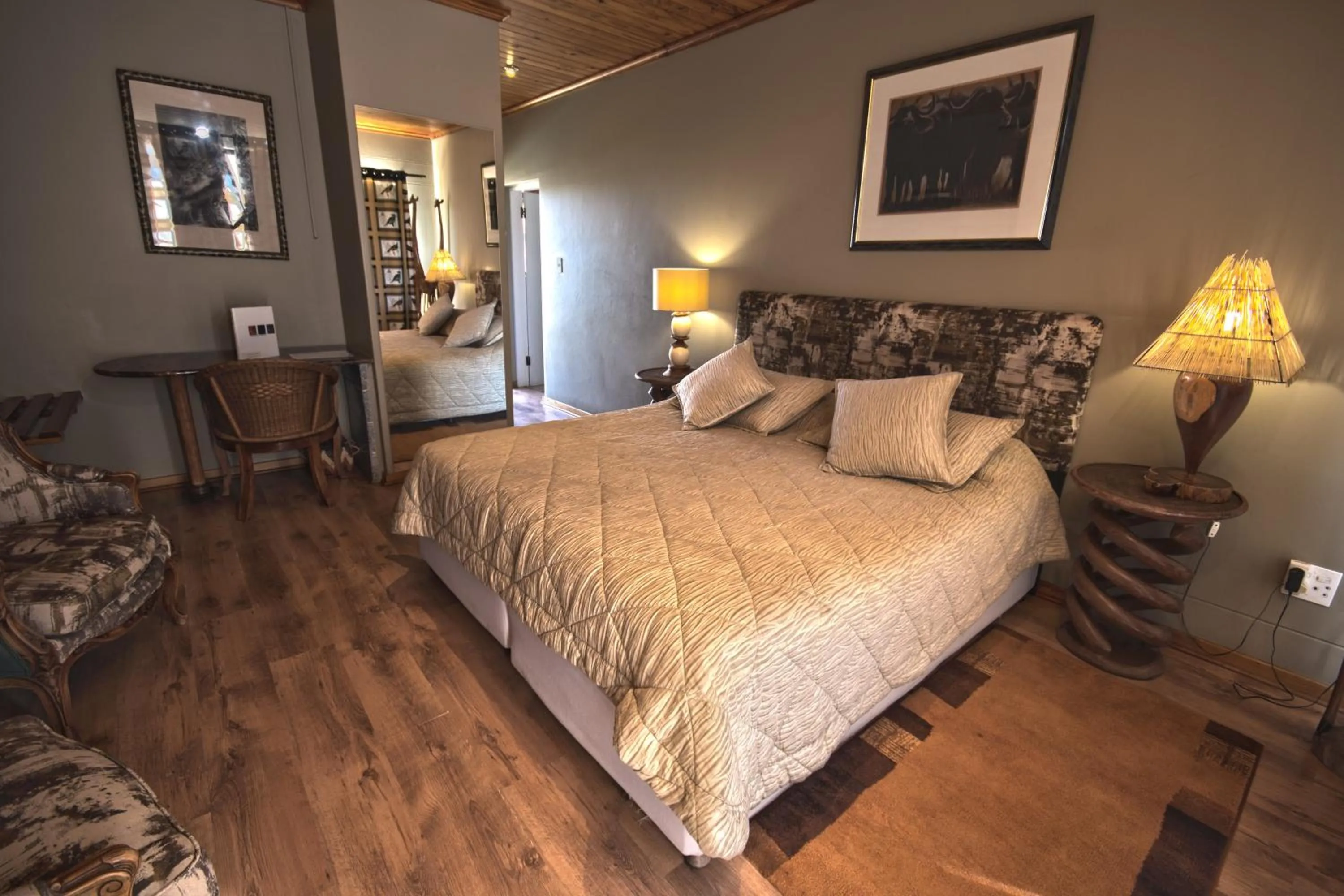 Photo of the whole room, Bed in Lagoon Lodge