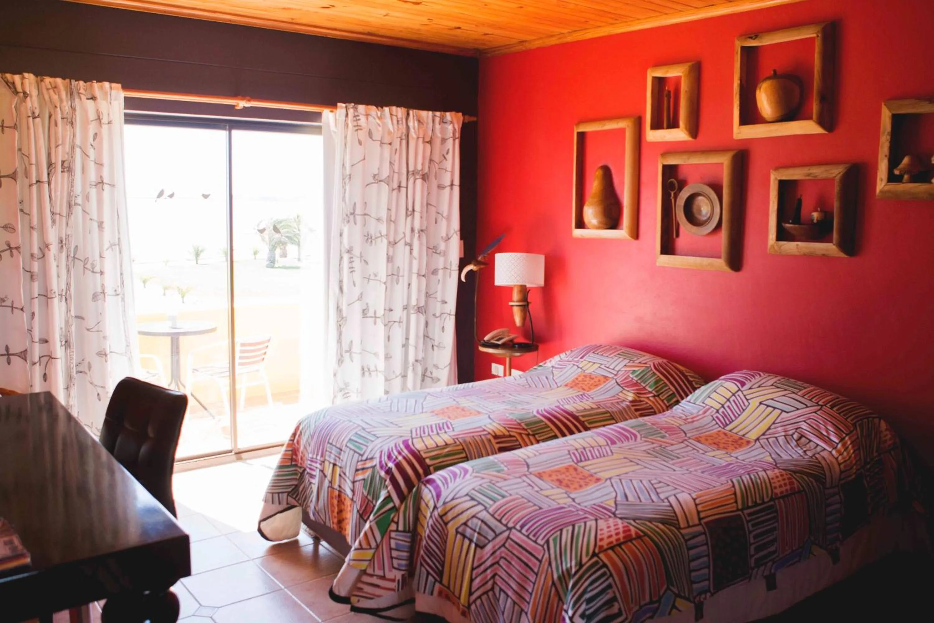 Photo of the whole room, Bed in Lagoon Lodge