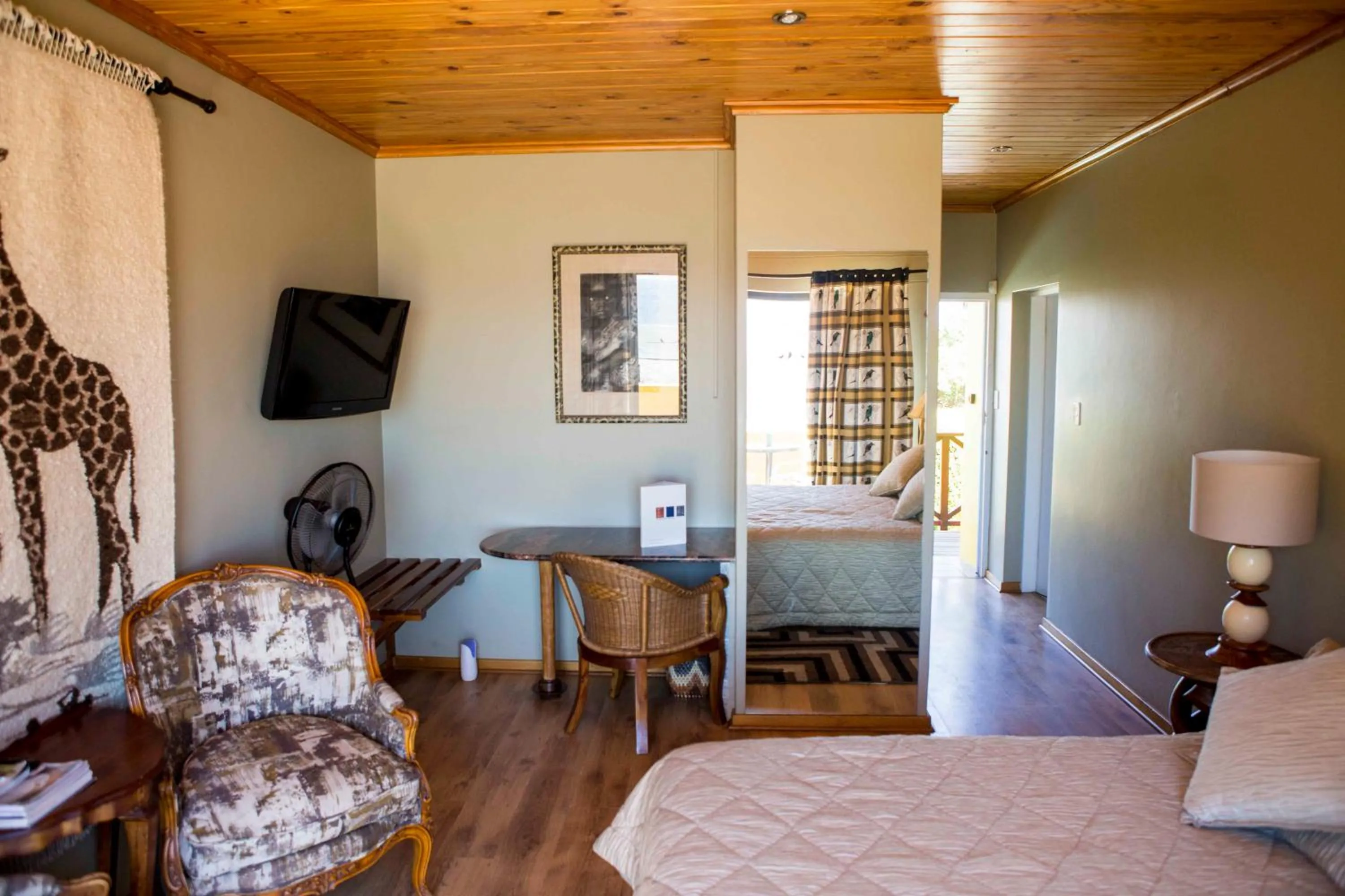 Decorative detail, Bed in Lagoon Lodge