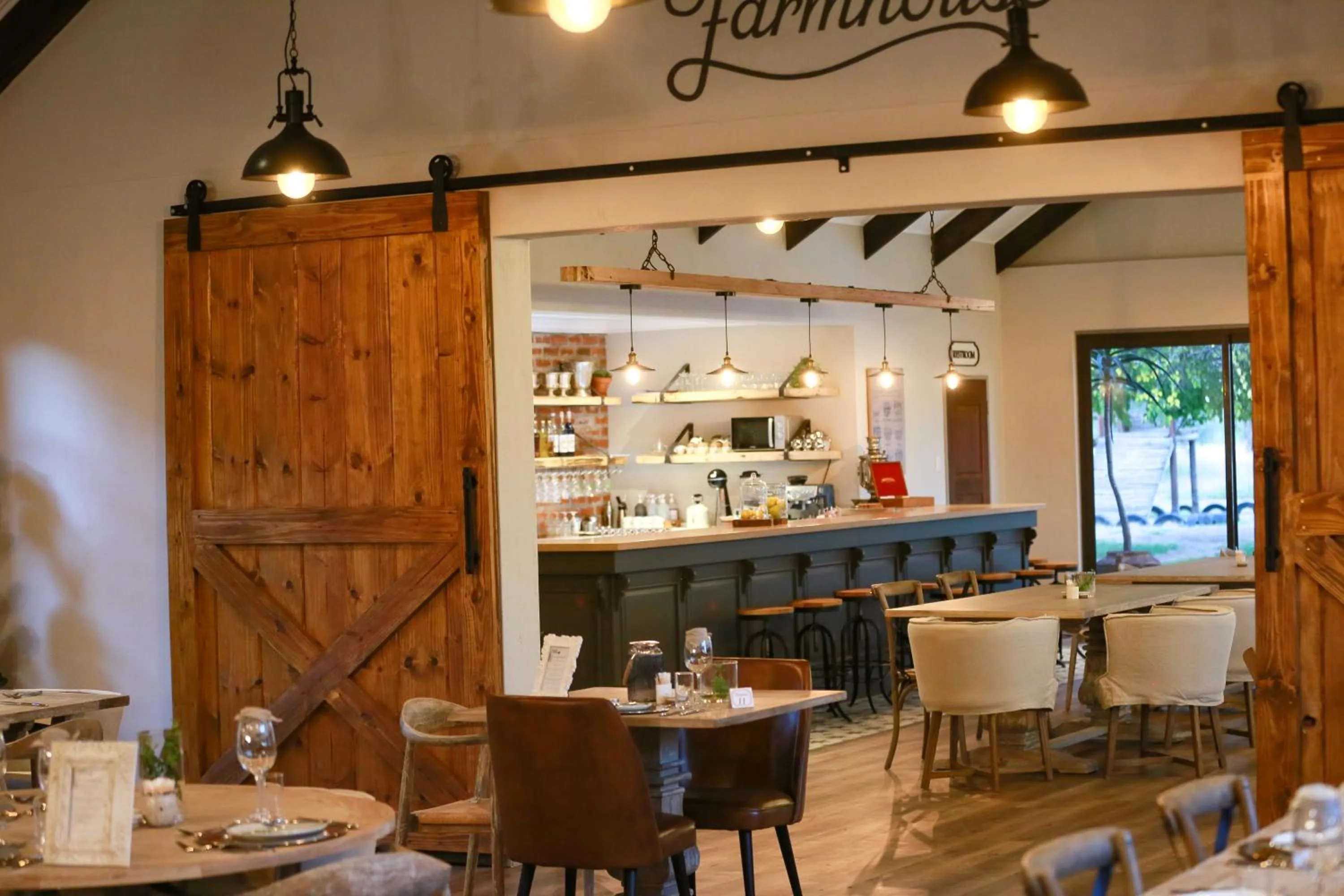 Restaurant/places to eat in Otjiwa Safari Lodge