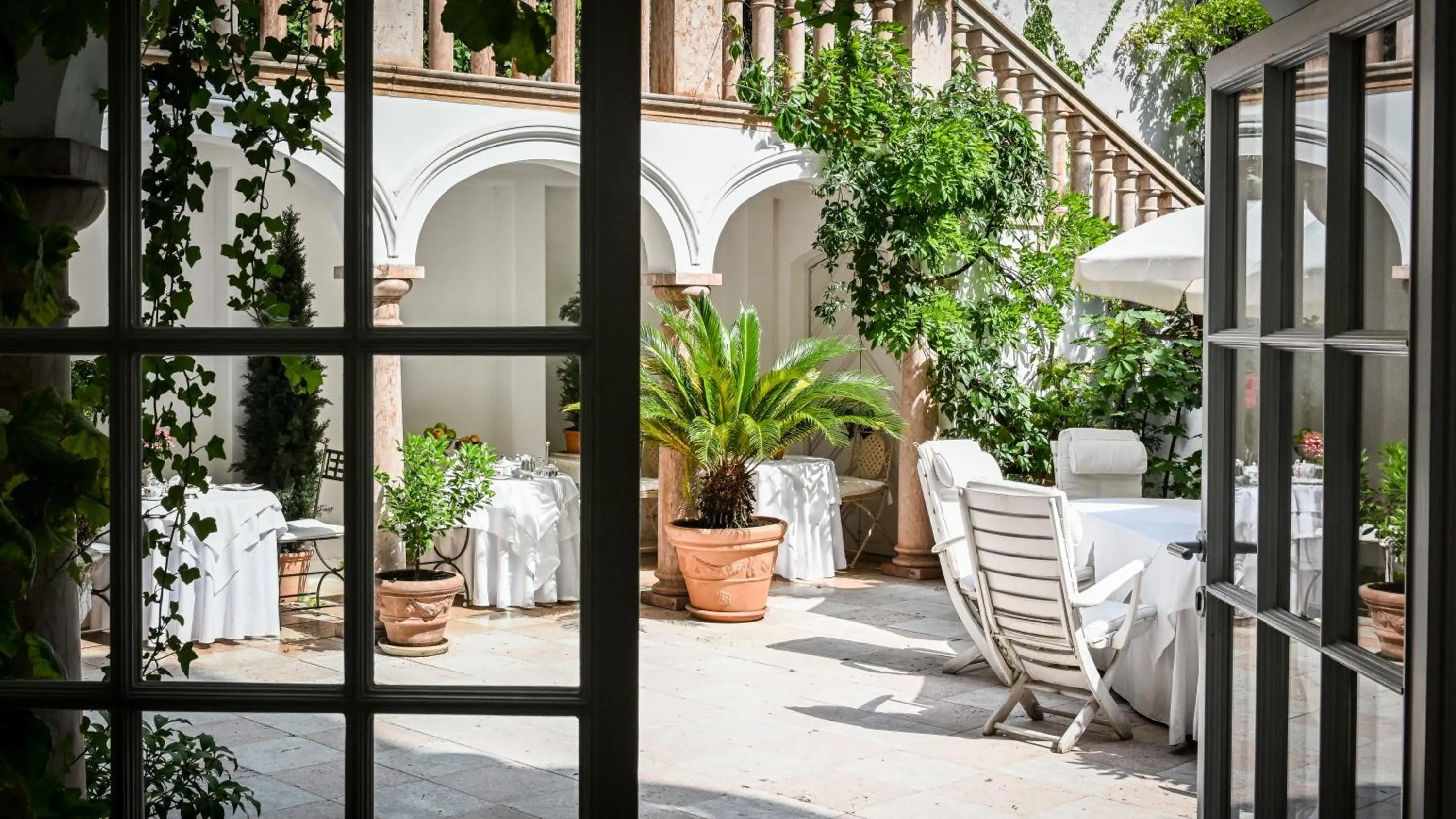 Patio in Hotel Opera