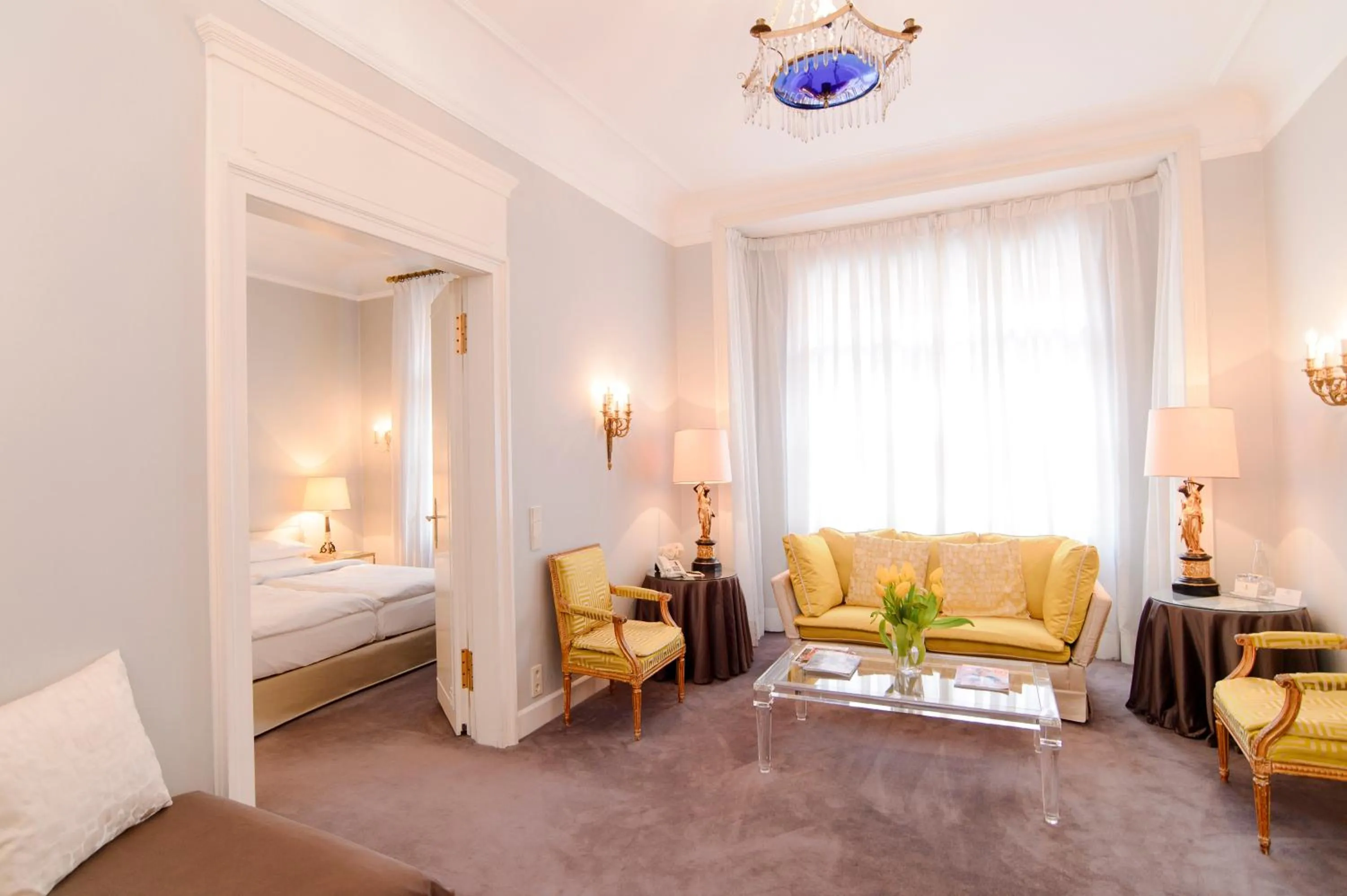 Photo of the whole room, Bed in Hotel Opera