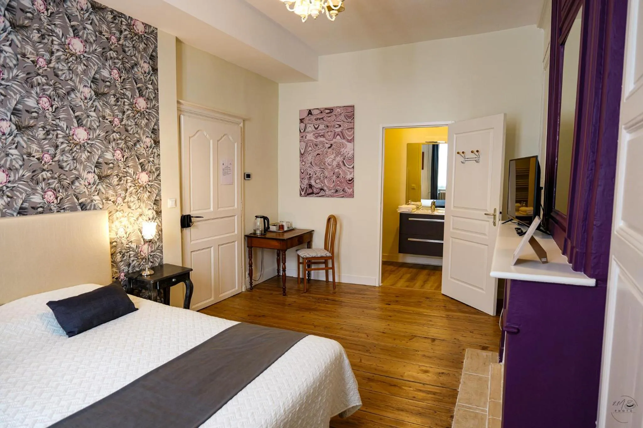 Bed in La Maison DUFFOUR chambres d'hôtes avec Petit Déjeuner