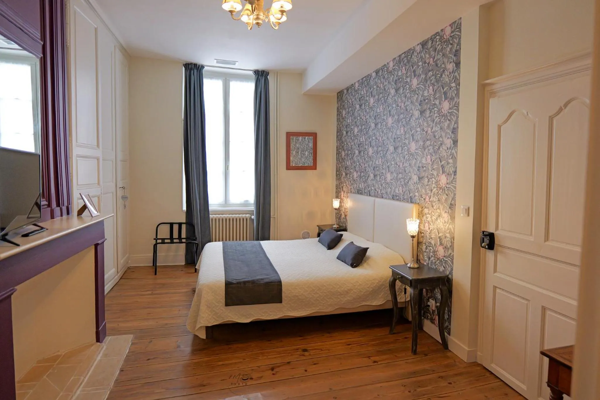 Bed in La Maison DUFFOUR chambres d'hôtes avec Petit Déjeuner