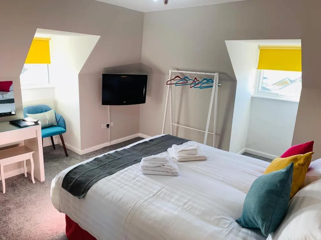 Bed in The Greenwich Rooms - Burger & Bird Bar & Restaurant