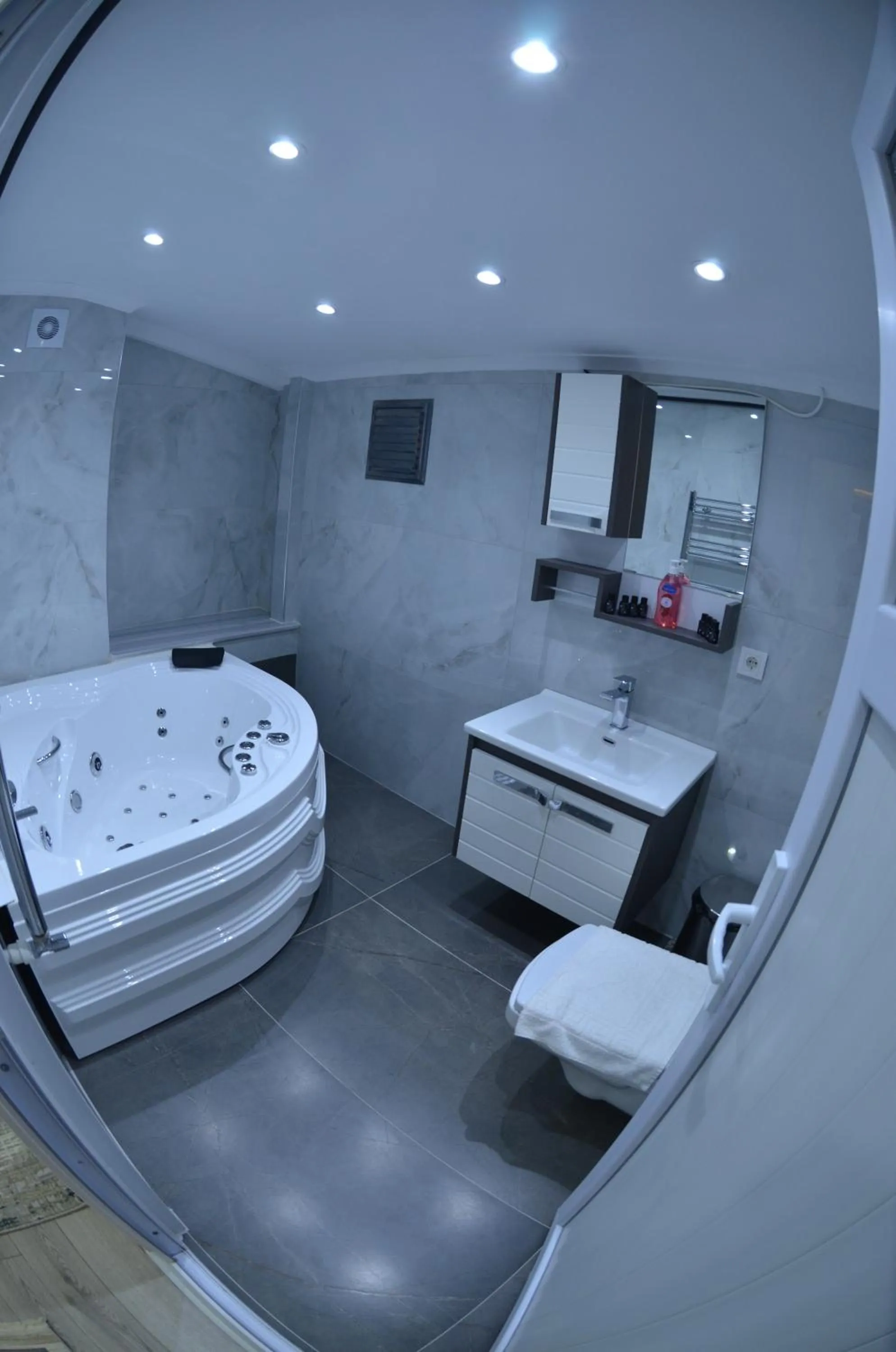 Hot Tub, Bathroom in SULTANAHMET ıŞIL HOTEL